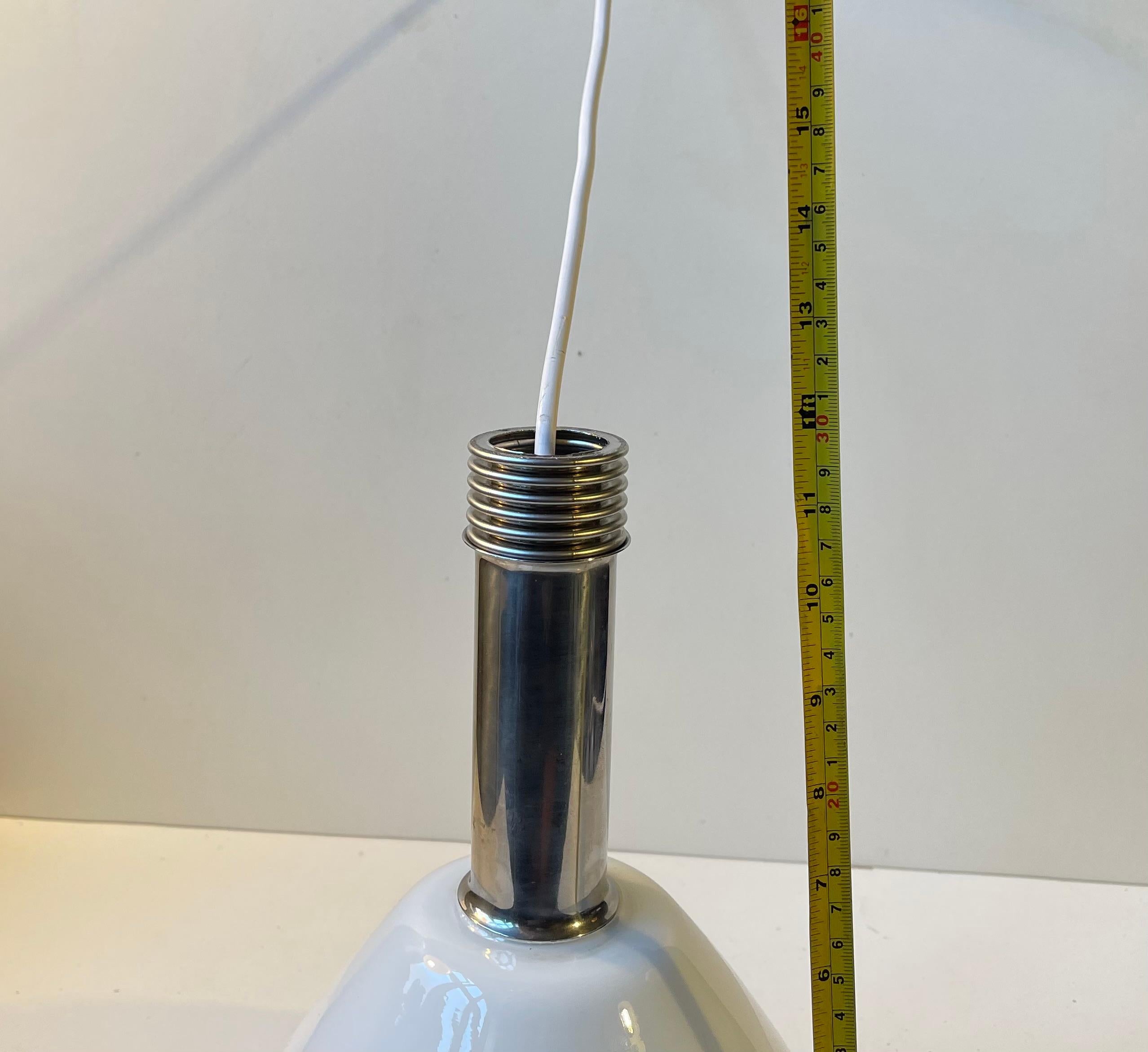 Lámpara de techo industrial italiana de cristal opalino blanco y cromo, años 70 en Bueno estado para la venta en Esbjerg, DK