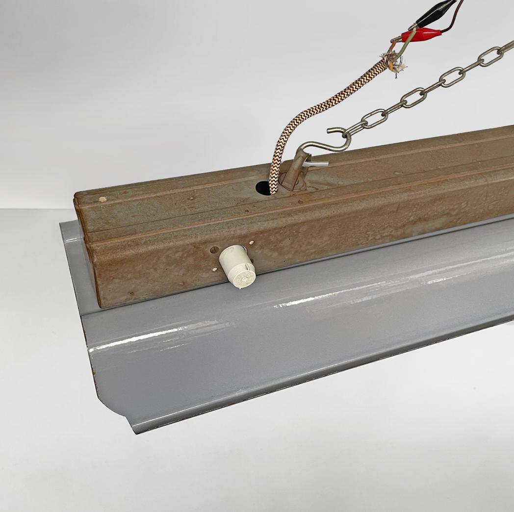 Lustre industriel italien en métal émaillé gris foncé avec chaîne, années 1940 en vente 1