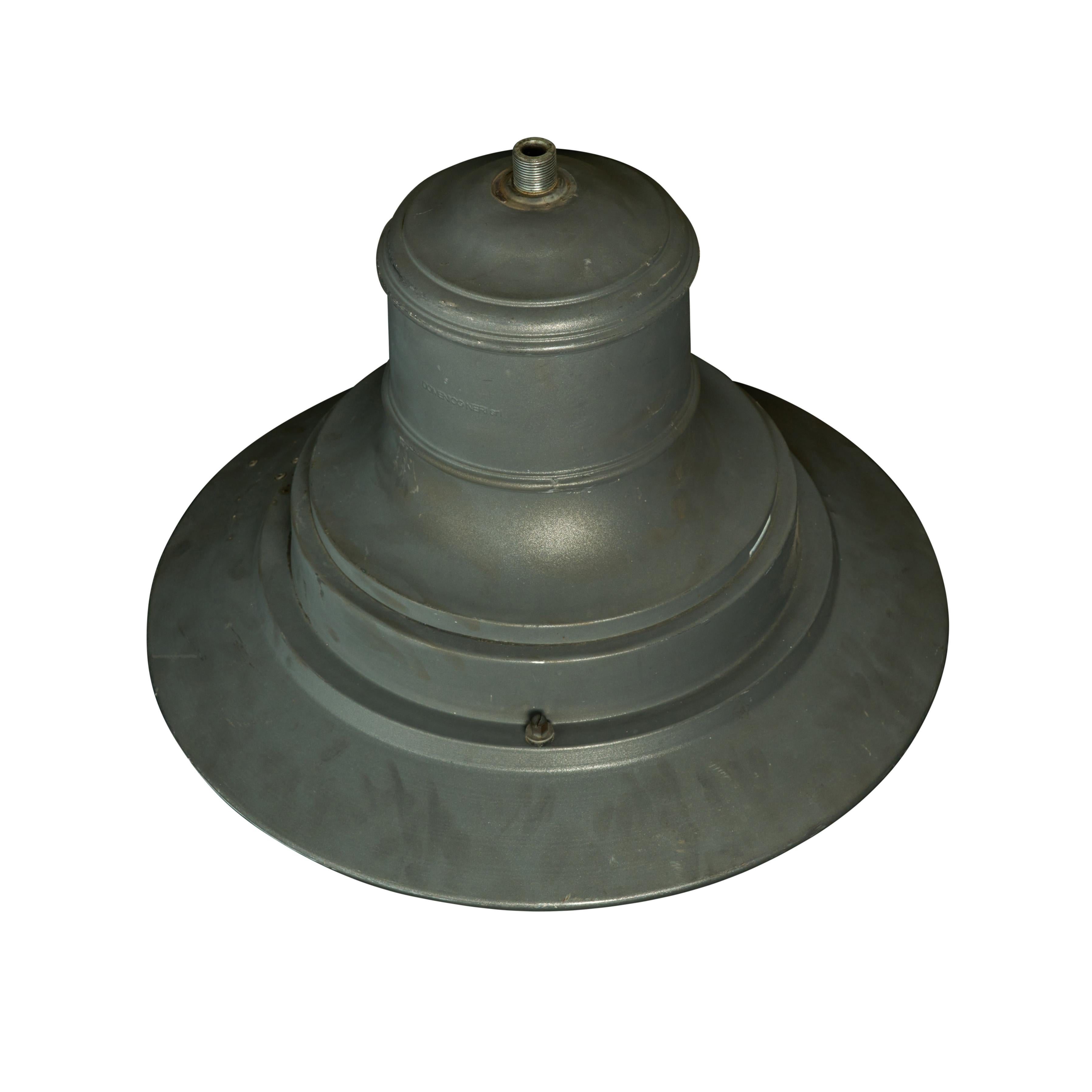 Italian Industrial Light Fixture With Cool Design In Good Condition For Sale In Round Top, TX