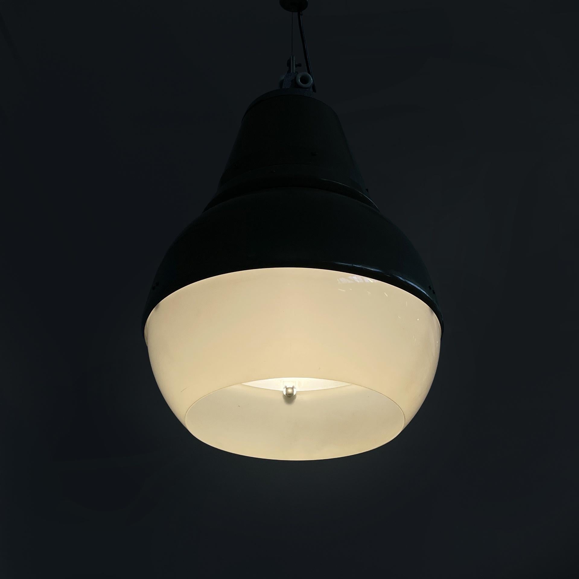 Italiano Lampadario industriale italiano in metallo Genova 4053 di Torlasco per Greco, anni '60 in vendita