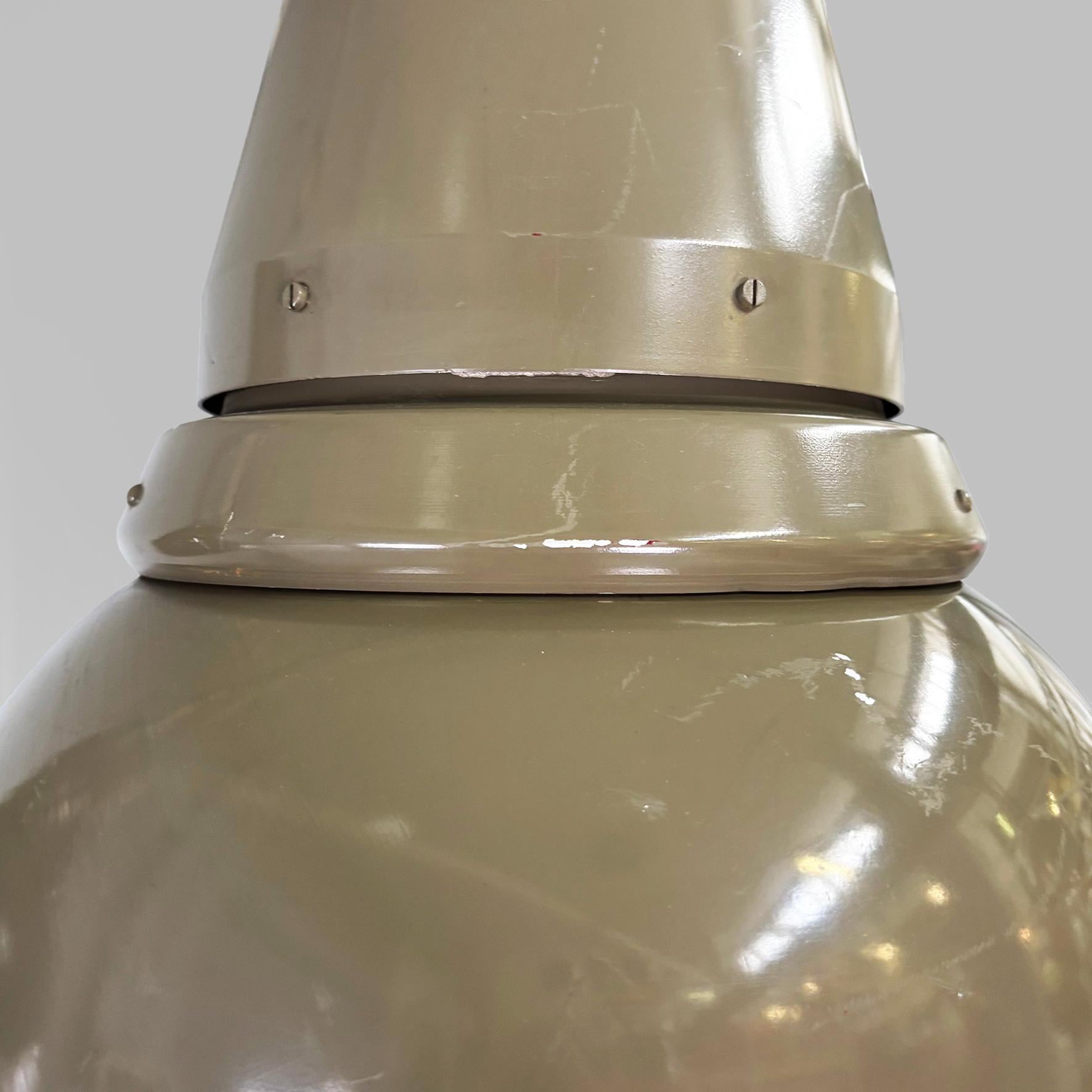 Lampadario industriale italiano in metallo Genova 4053 di Torlasco per Greco, anni '60 In condizioni buone in vendita a MIlano, IT