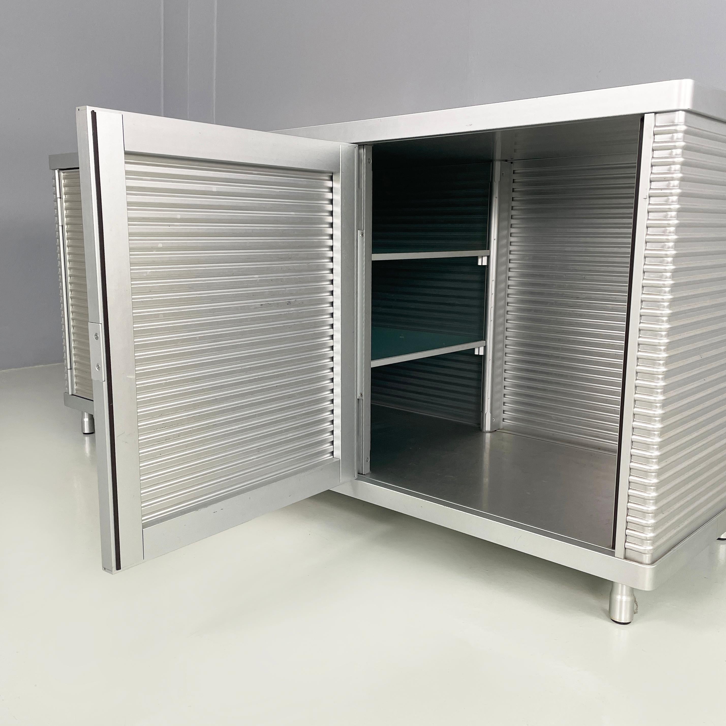 Credenza industriale moderna italiana in alluminio e vetro  da Ycami, anni '90 in vendita 8