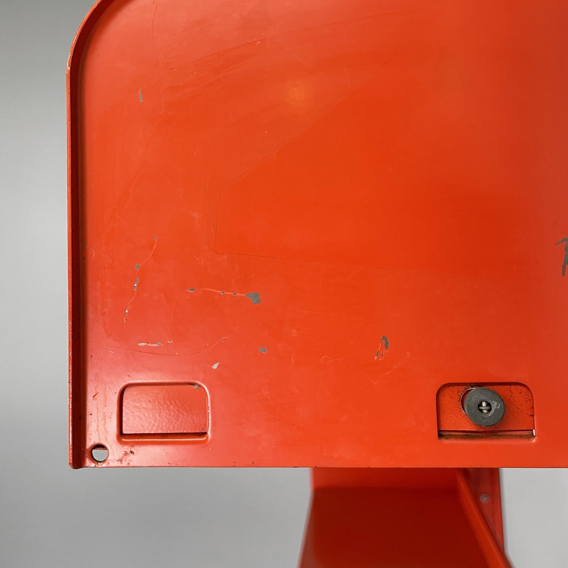 Italian industrial modern orange metal bookcase Congresso by Lips Vago, 1970s For Sale 10