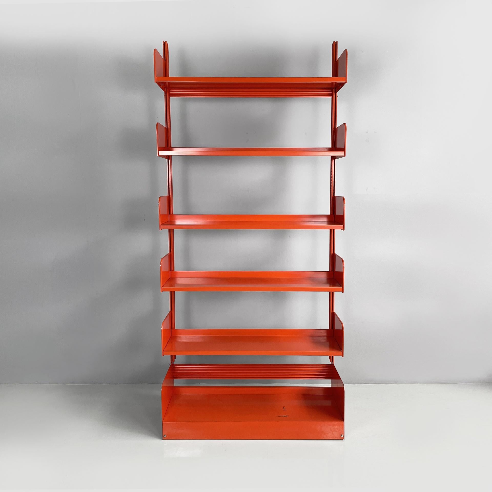 Italian industrial modern orange metal bookcase Congresso by Lips Vago, 1970s
Bookcase model Congresso entirely in orange-red painted metal. Rectangular shelves and shelf supports fixed by interlocking manually, without the need for other