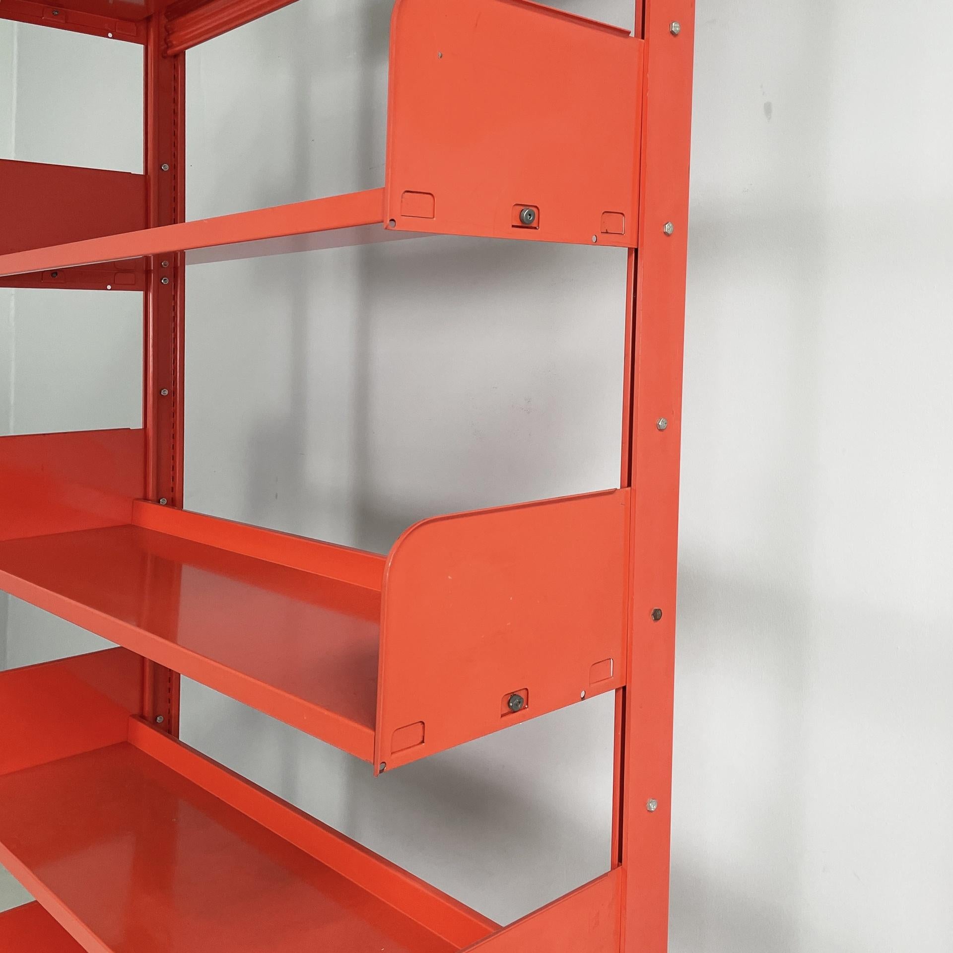 Italian industrial modern orange metal bookcase Congresso by Lips Vago, 1970s In Fair Condition For Sale In MIlano, IT