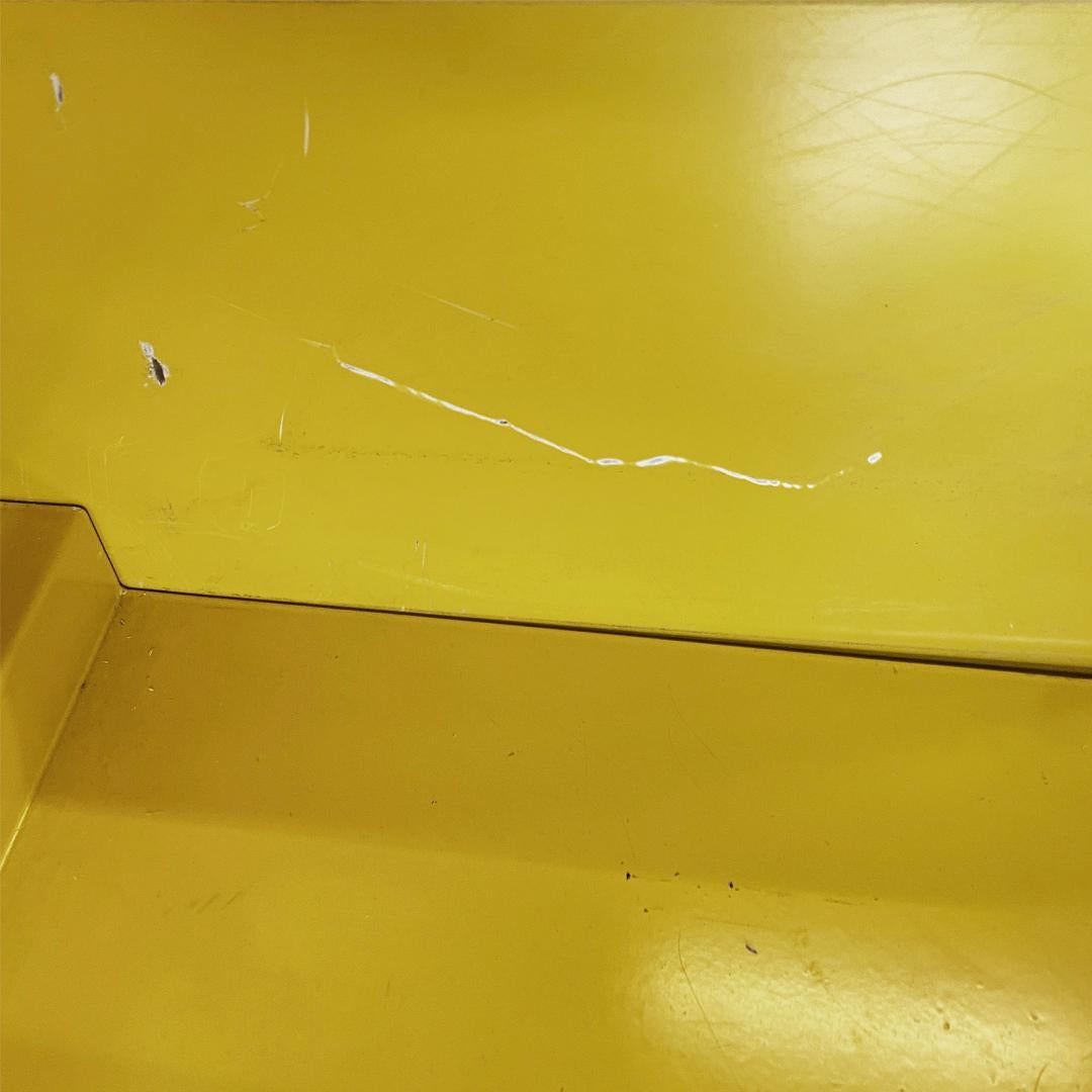 Bibliothèque modulaire jaune industrielle moderne italienne Congrès par Lips Vago, 1970 en vente 3