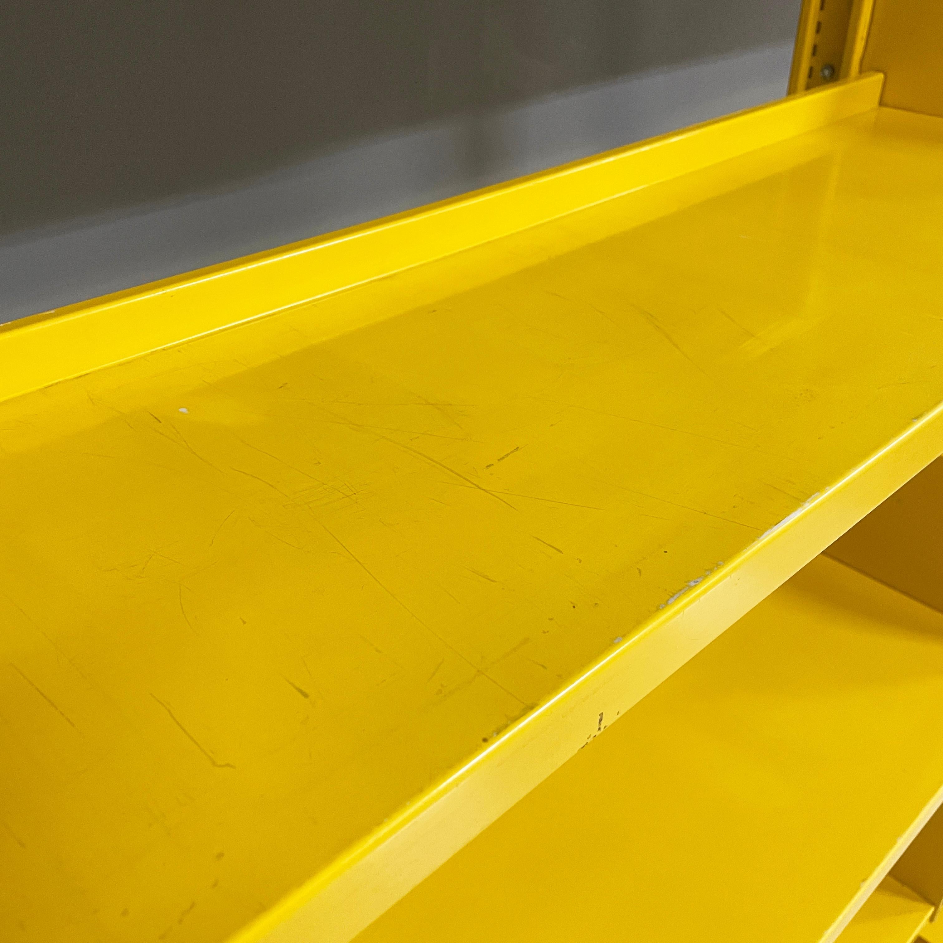 Métal Bibliothèque modulaire jaune industrielle moderne italienne Congrès par Lips Vago, 1970 en vente