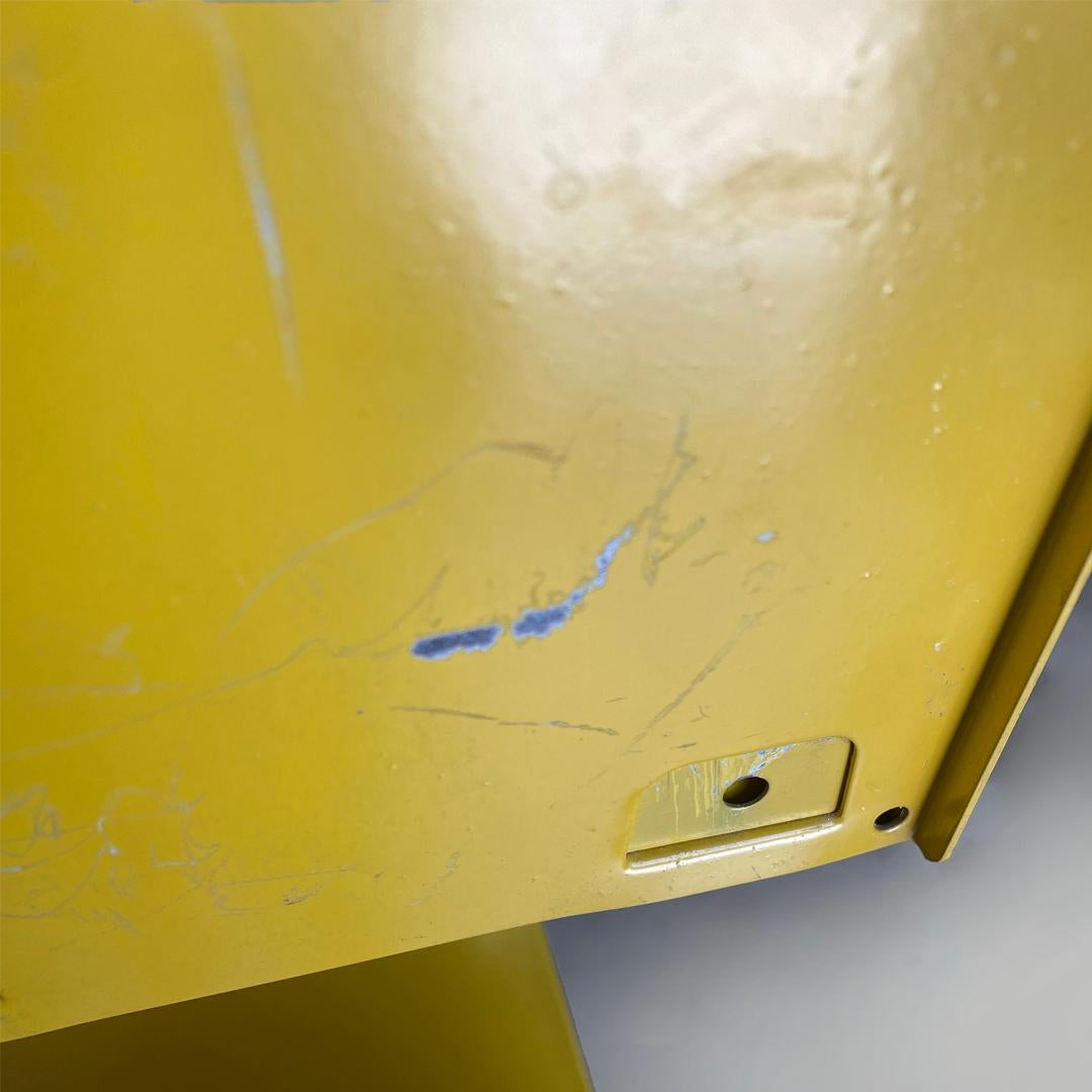 Bibliothèque modulaire jaune industrielle moderne italienne Congrès par Lips Vago, 1970 en vente 1