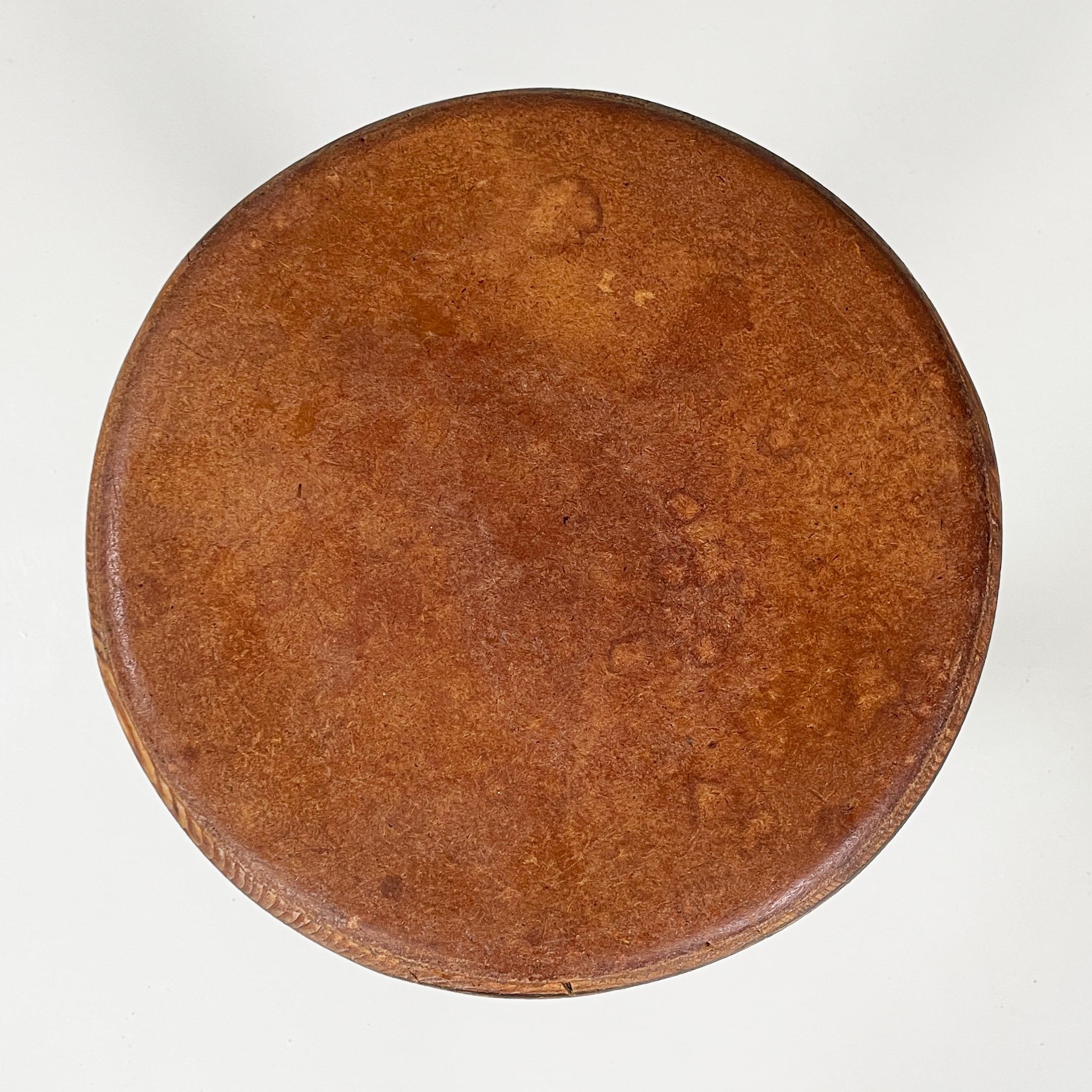 Italian industrial round stools in wood and cast iron, 1930s in vendita 4