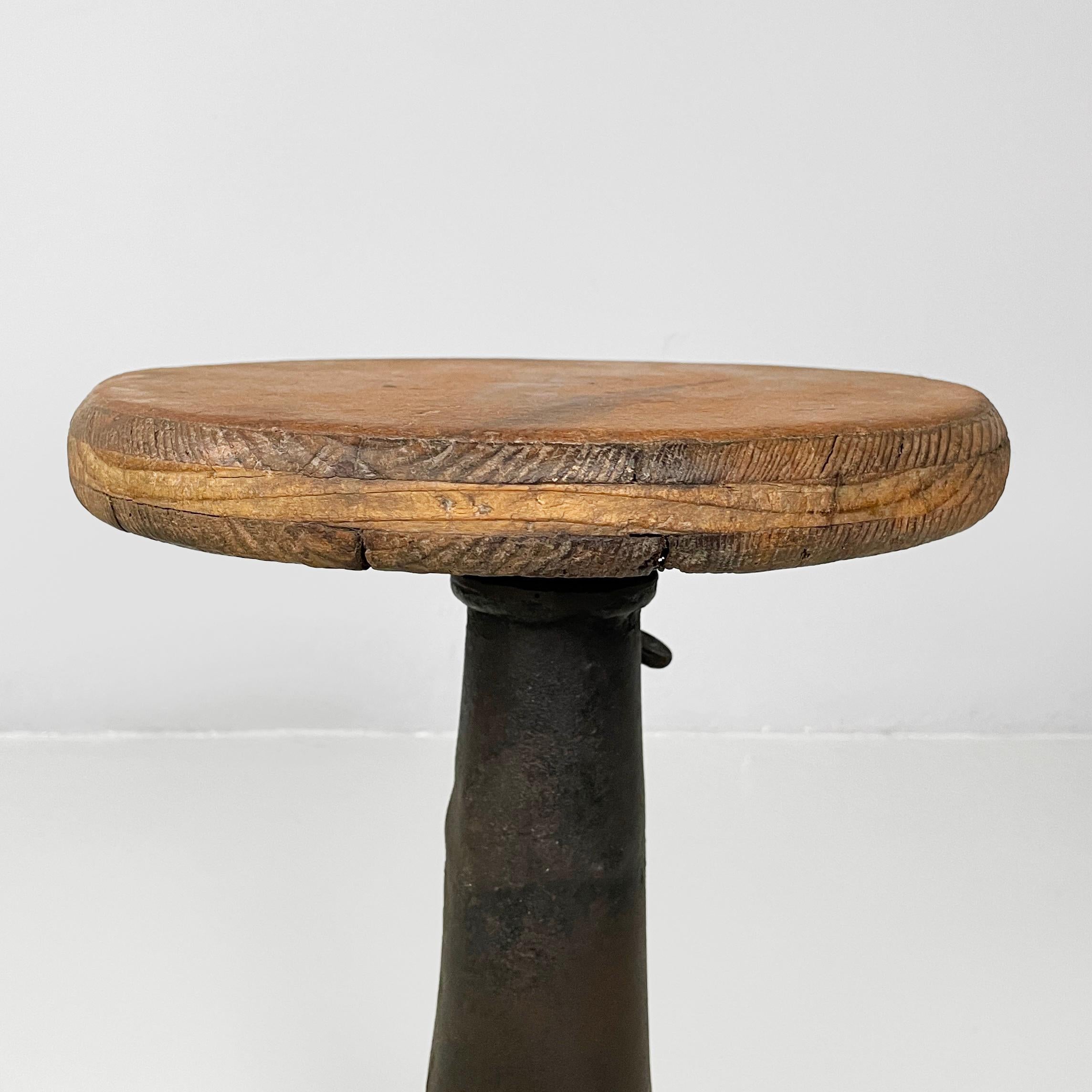 Italian industrial round stools in wood and cast iron, 1930s in vendita 6