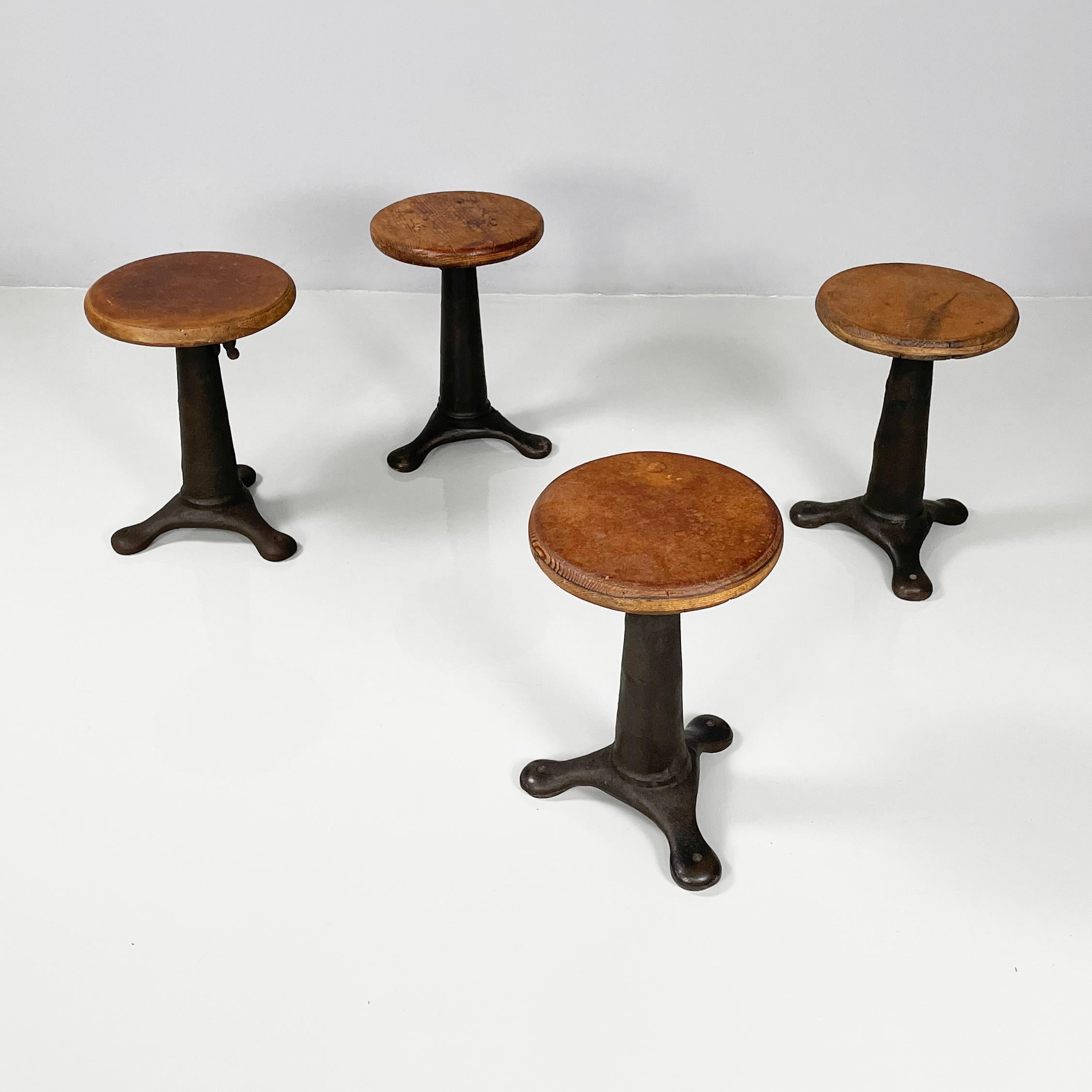 Industriale Italian industrial round stools in wood and cast iron, 1930s in vendita