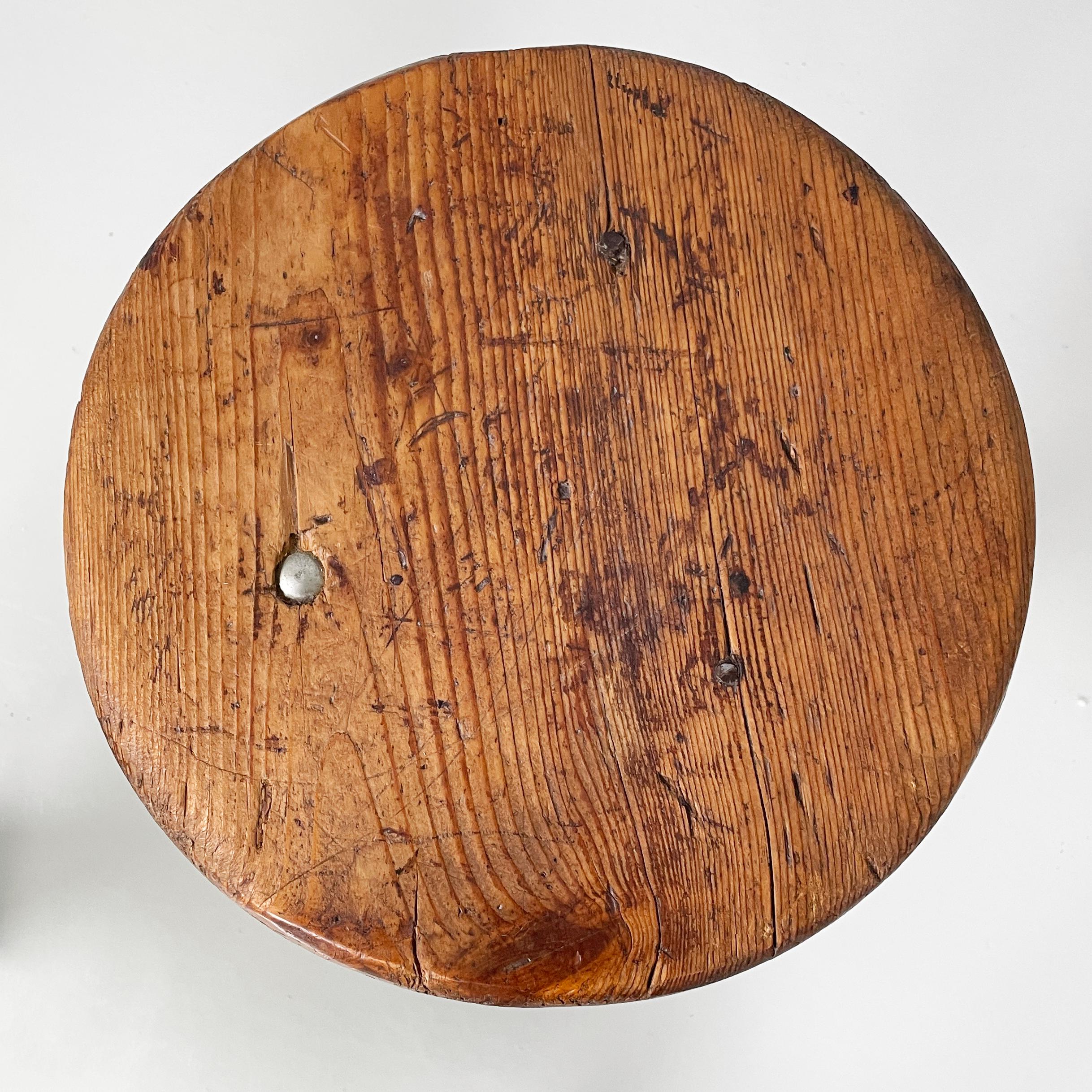 Italian industrial round stools in wood and cast iron, 1930s in vendita 2
