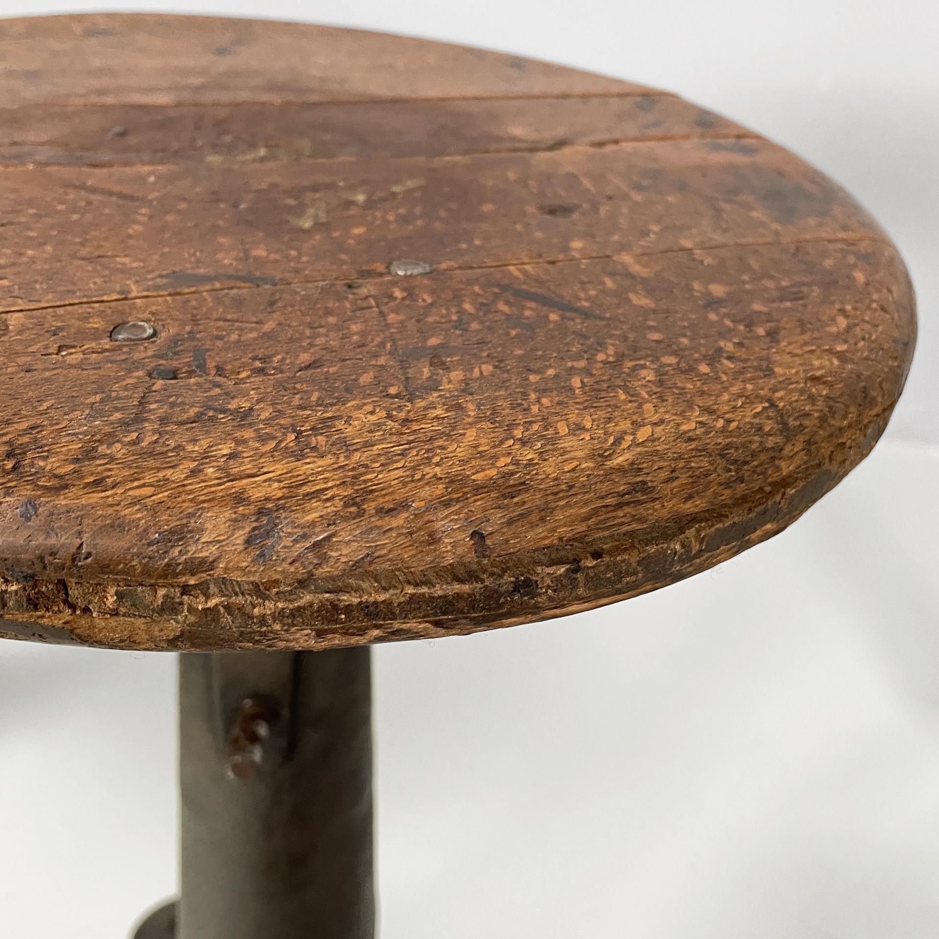 Italian industrial stools in wood and cast iron, 1930s in vendita 4