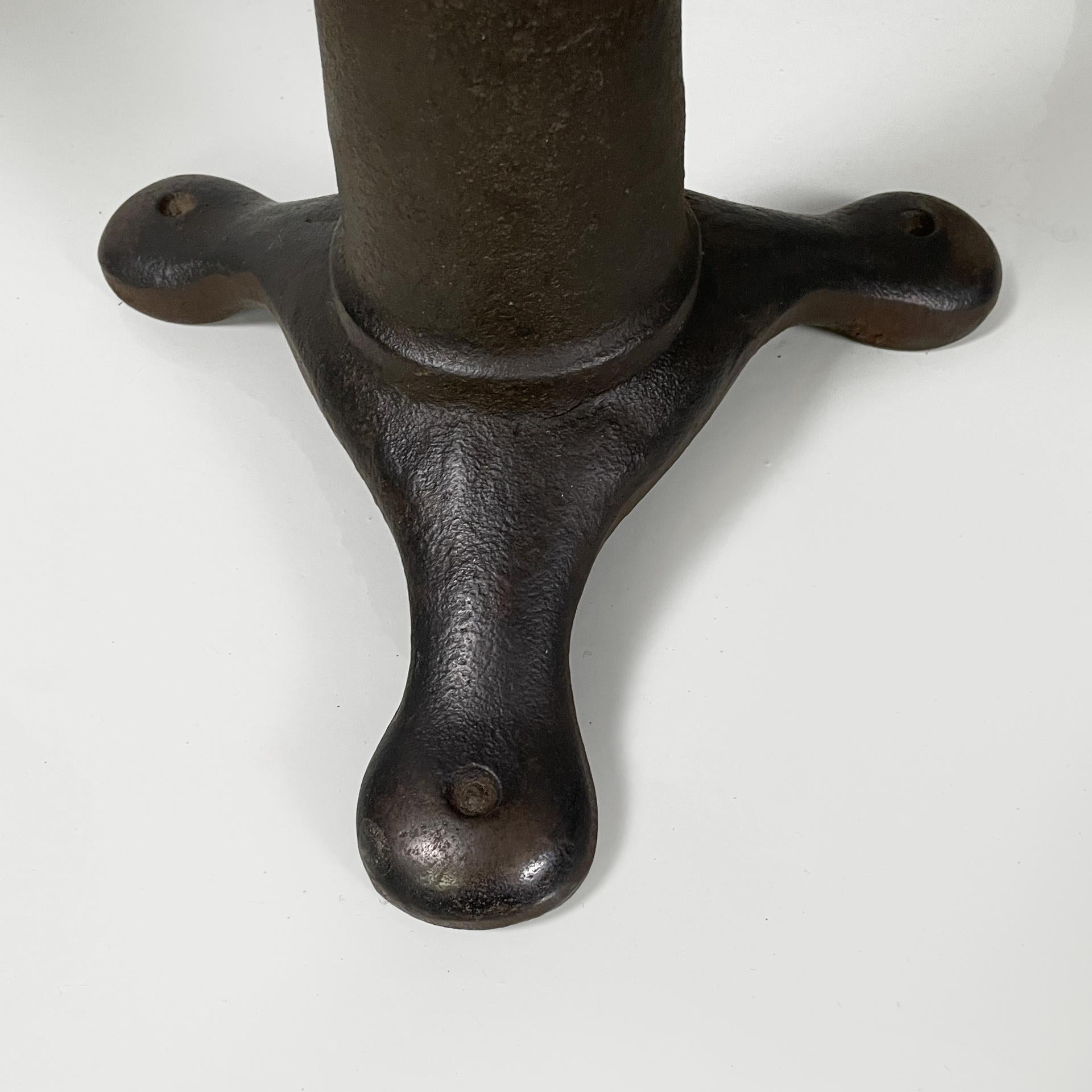 Italian industrial stools in wood and cast iron, 1930s in vendita 9