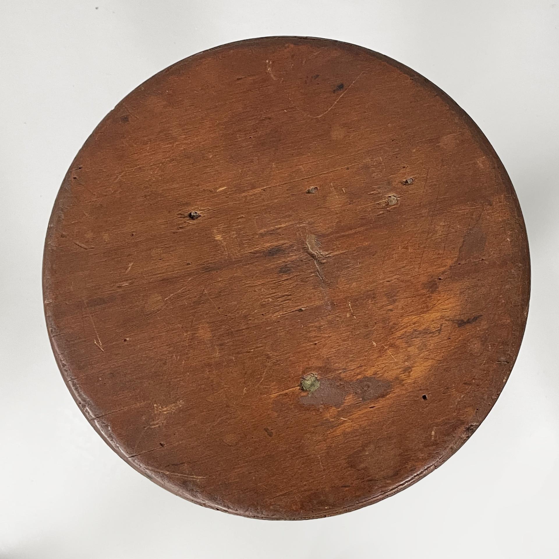 Italian industrial stools in wood and cast iron, 1930s In condizioni discrete in vendita a MIlano, IT
