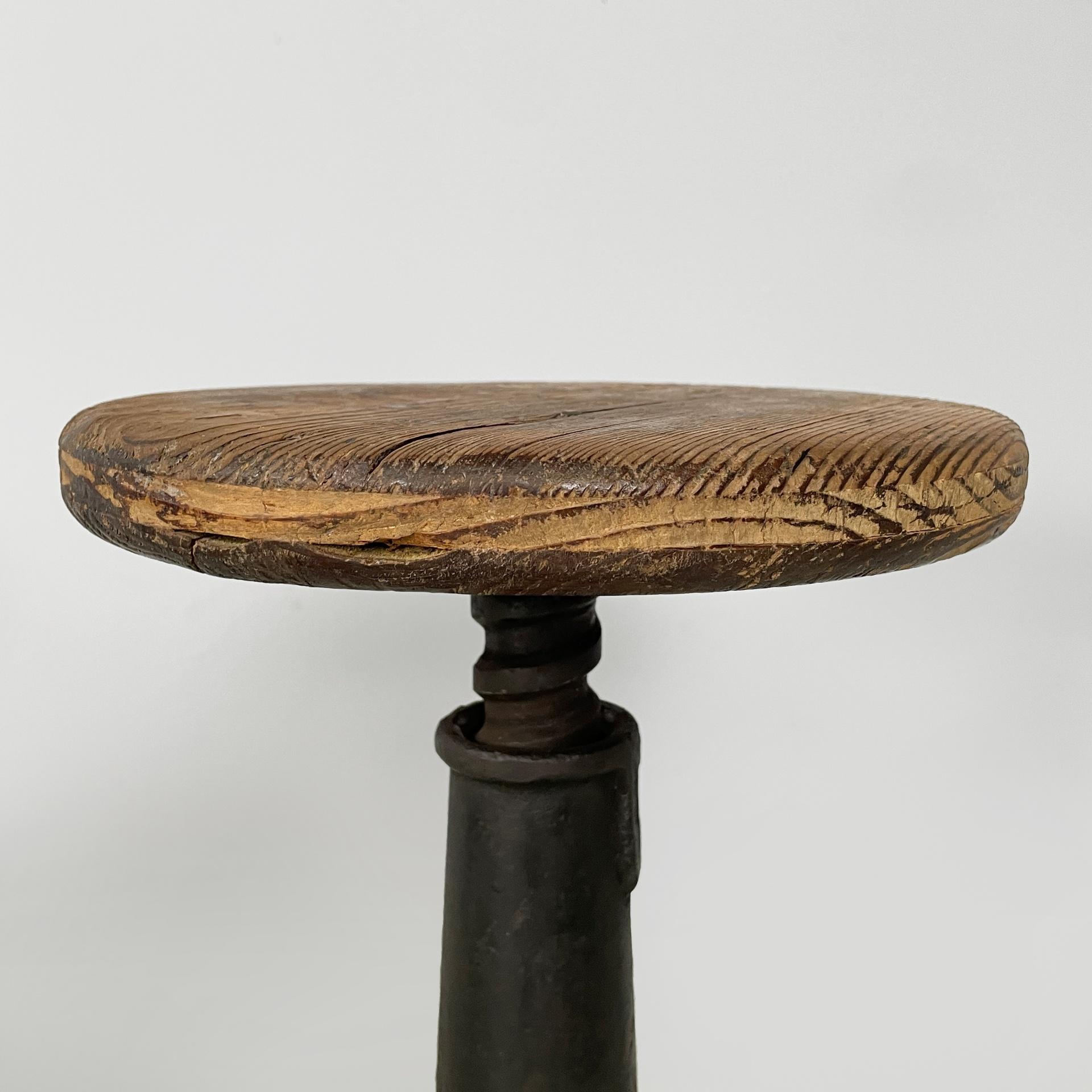 Italian industrial stools in wood and cast iron, 1930s in vendita 2