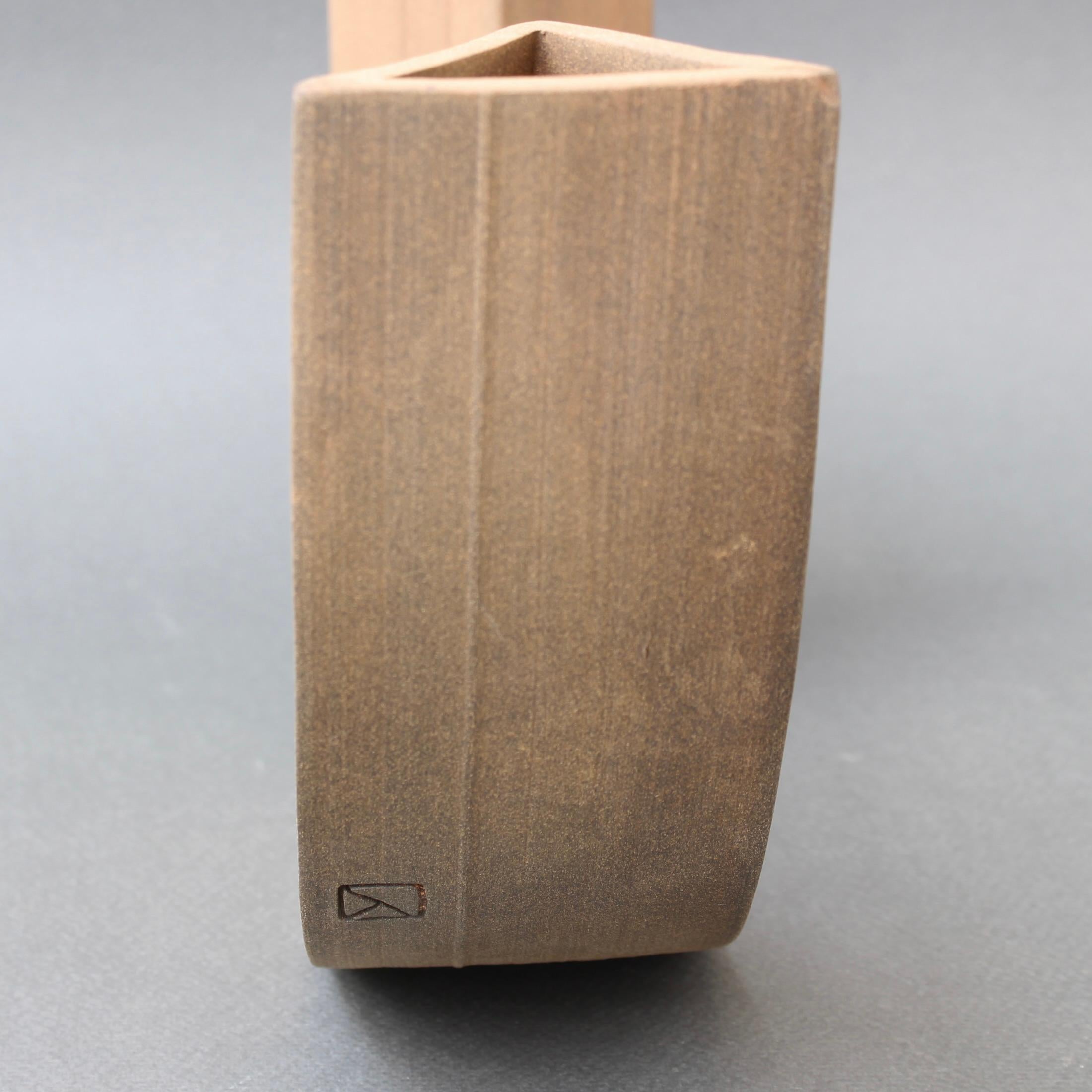Vase/sculpture en céramique de style industriel italien par Alessio Tasca (vers 1980) en vente 6