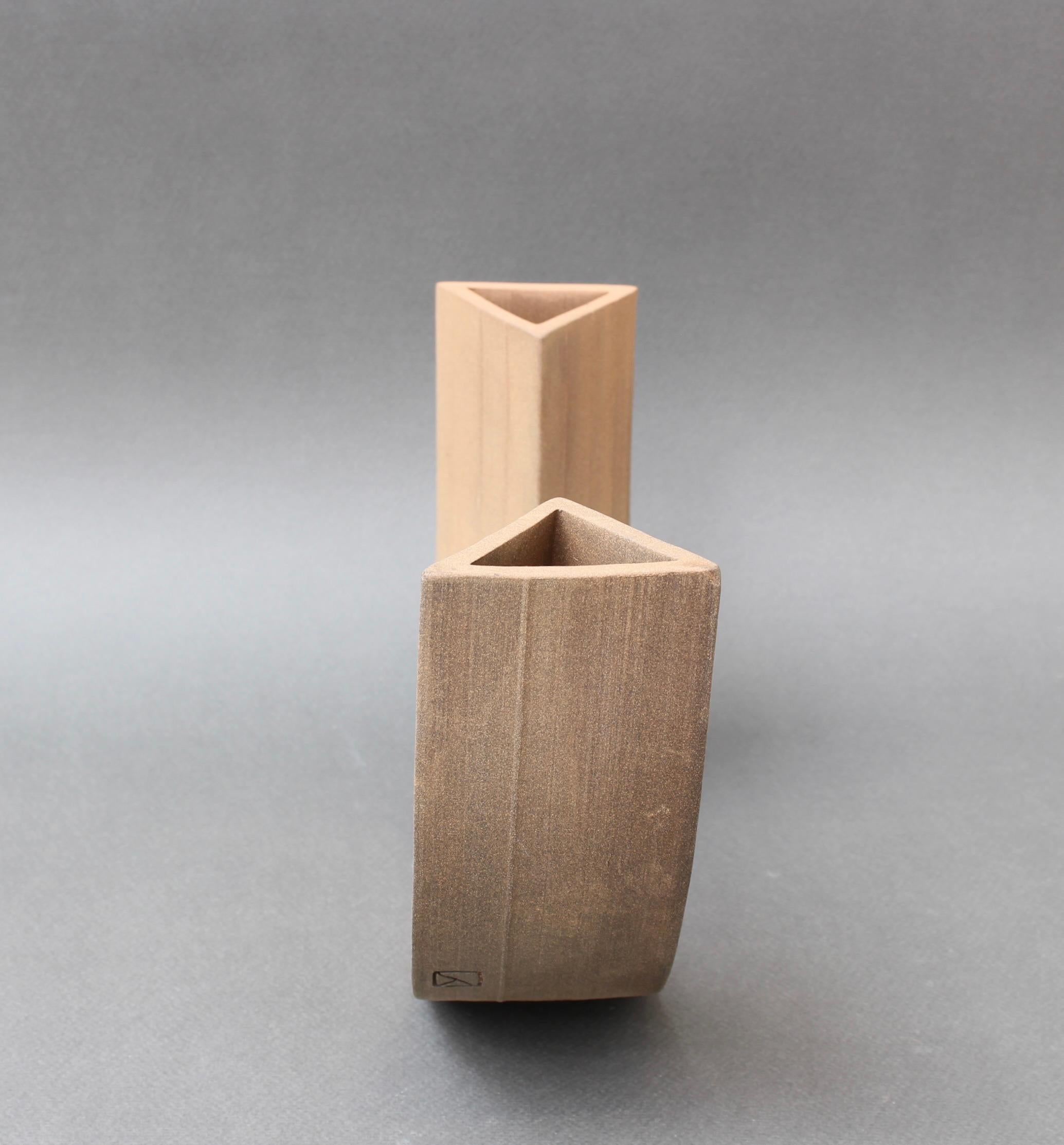 Fin du 20e siècle Vase/sculpture en céramique de style industriel italien par Alessio Tasca (vers 1980) en vente