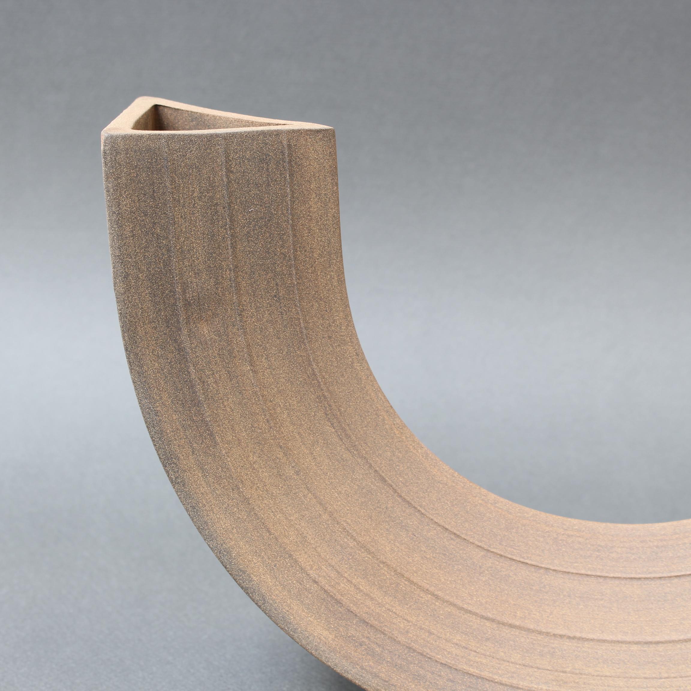Italienische Keramikvase/Skulptur im Industriestil von Alessio Tasca, ca. 1980er Jahre im Angebot 4