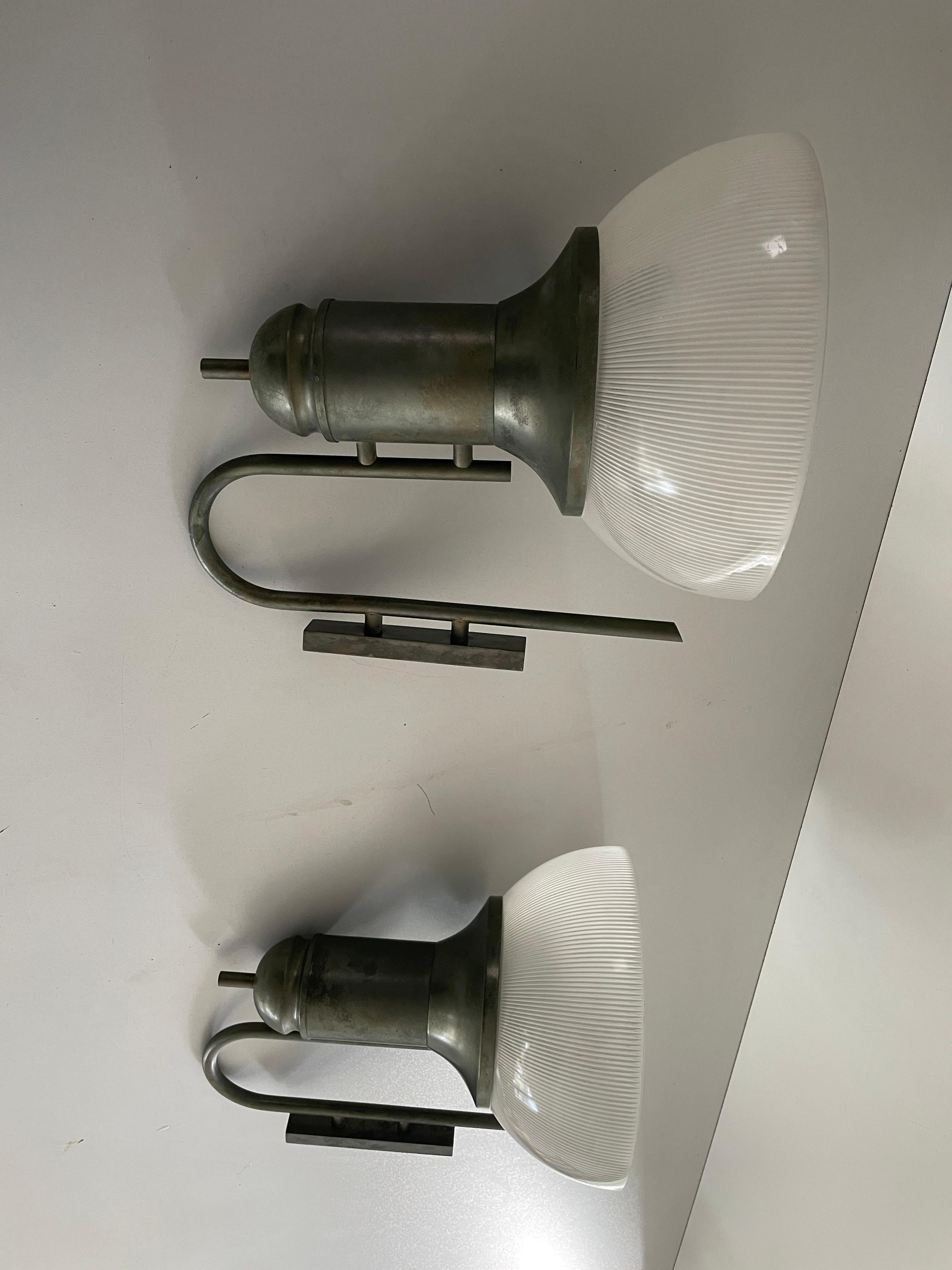 Coppia di lampade di tipo industriale in vetro, anni '50, Italia in vendita 4