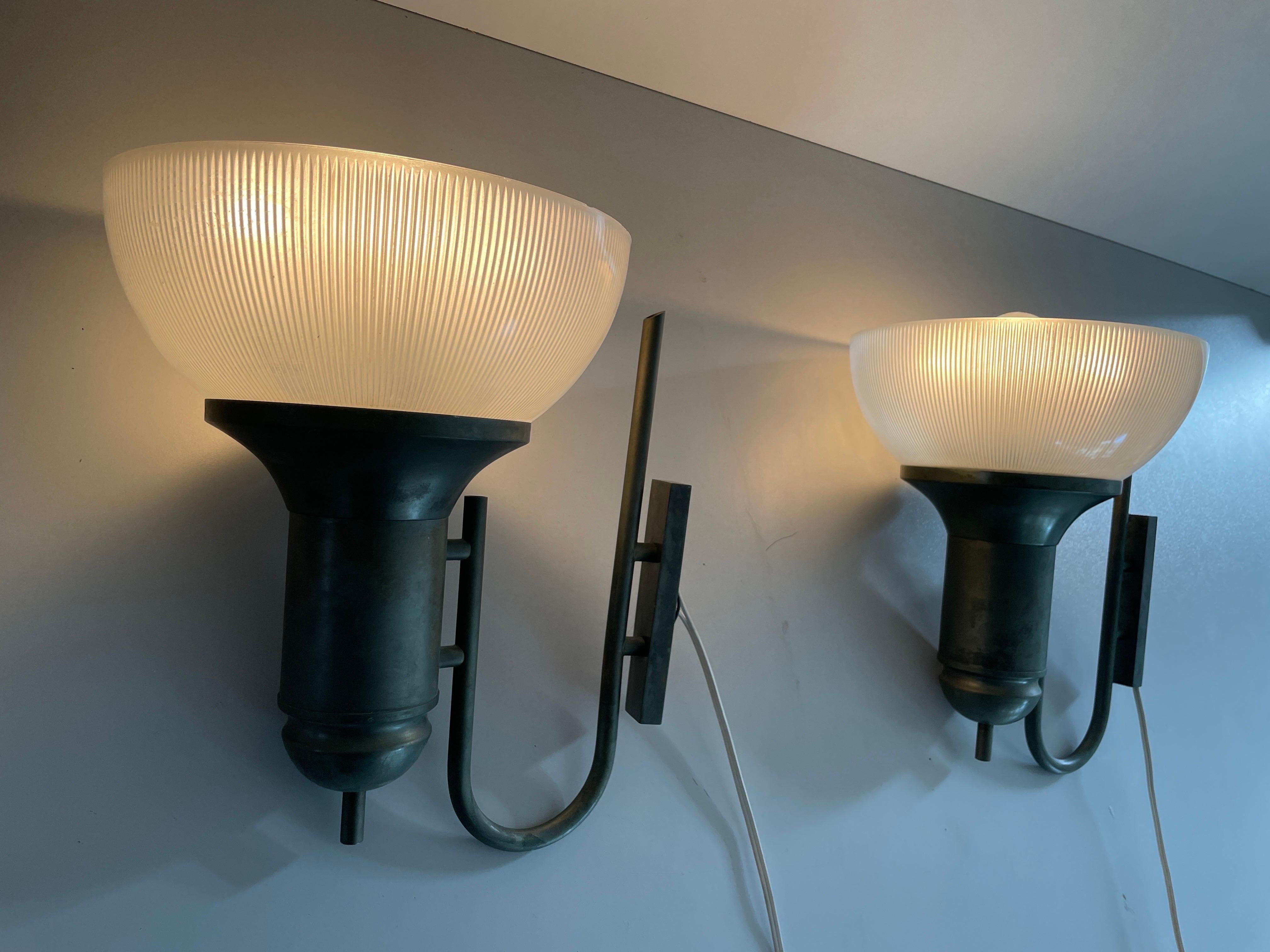 Coppia di lampade di tipo industriale in vetro, anni '50, Italia in vendita 5