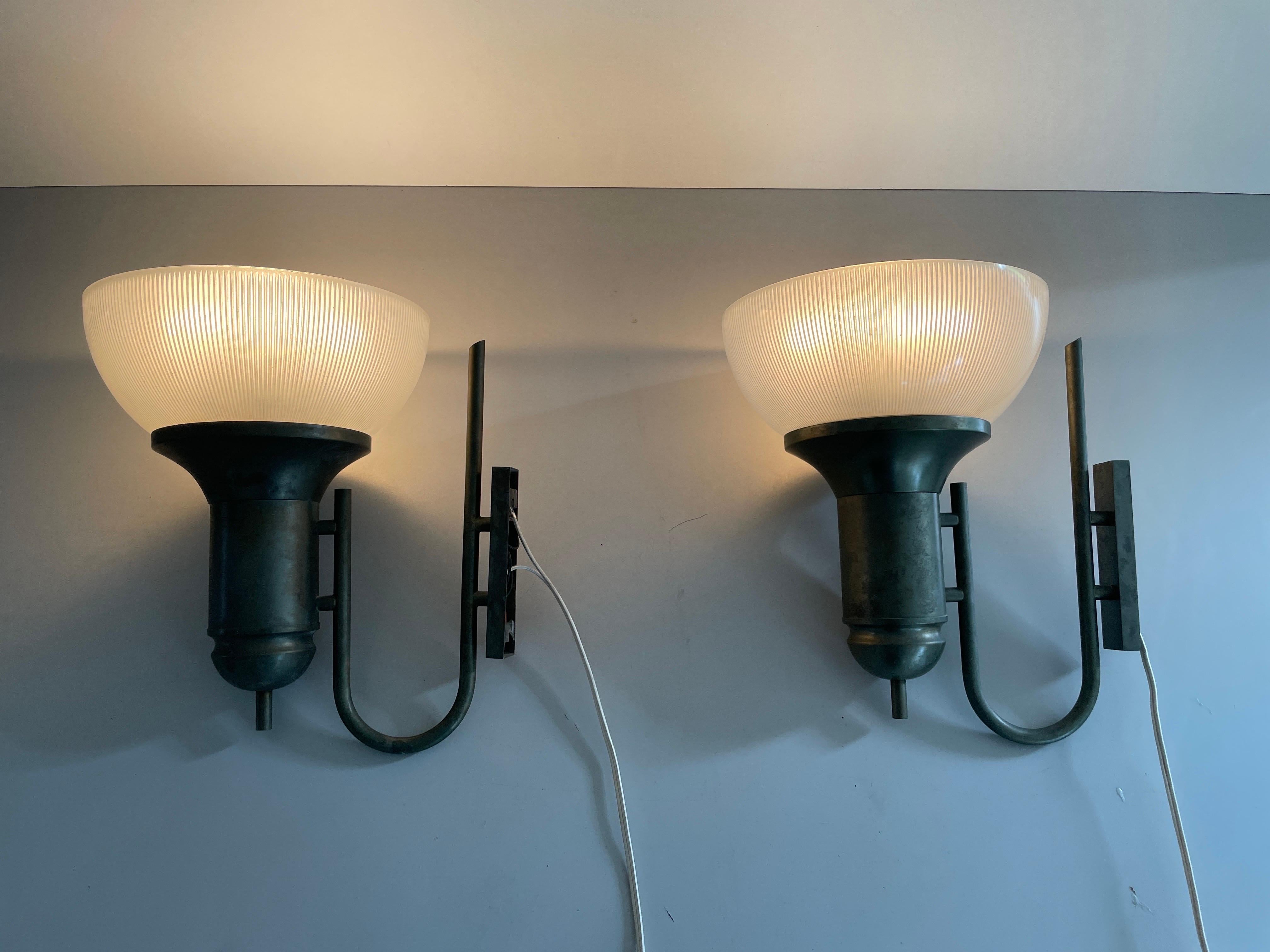 Coppia di lampade di tipo industriale in vetro, anni '50, Italia in vendita 8