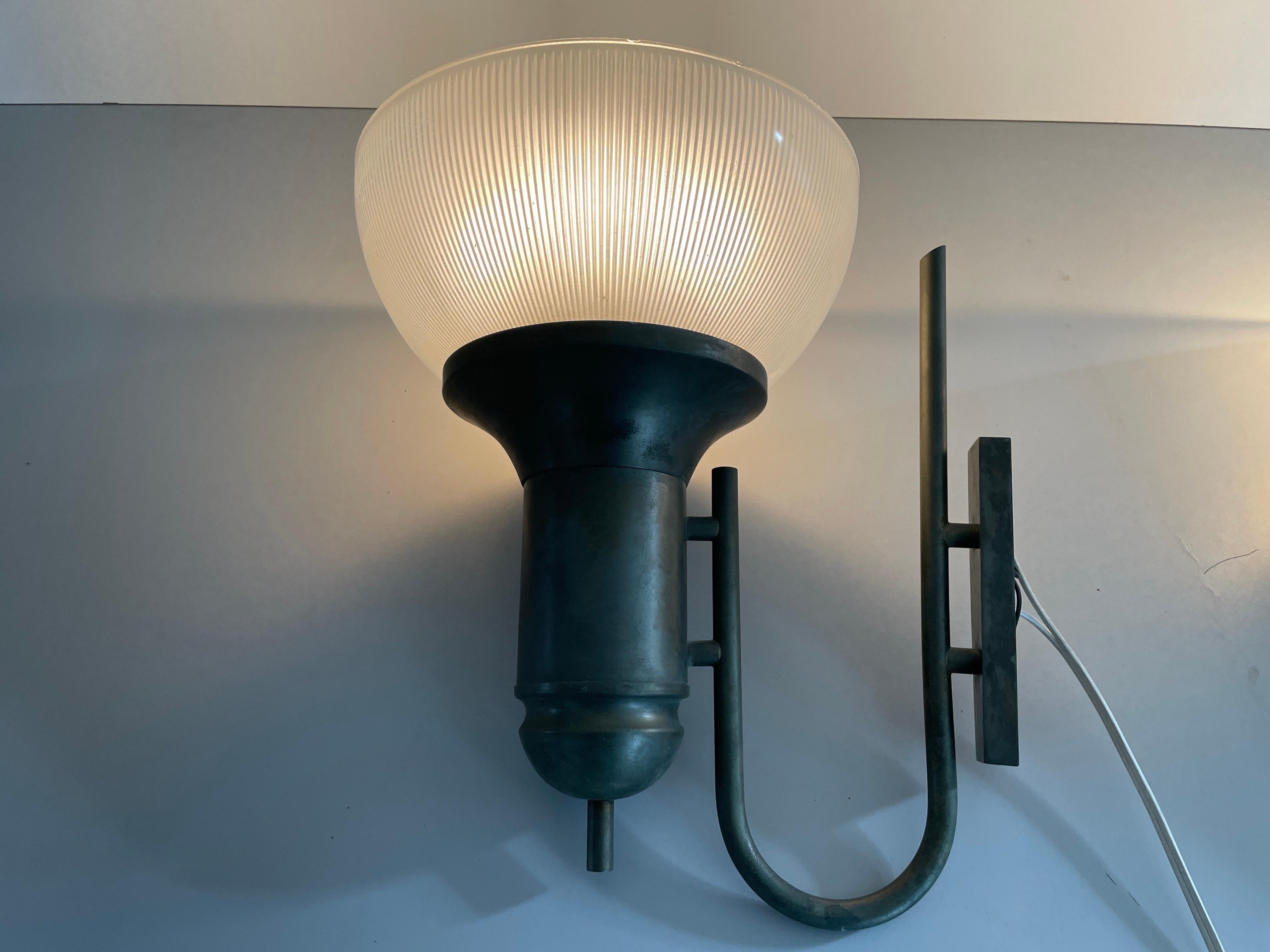 Coppia di lampade di tipo industriale in vetro, anni '50, Italia in vendita 10