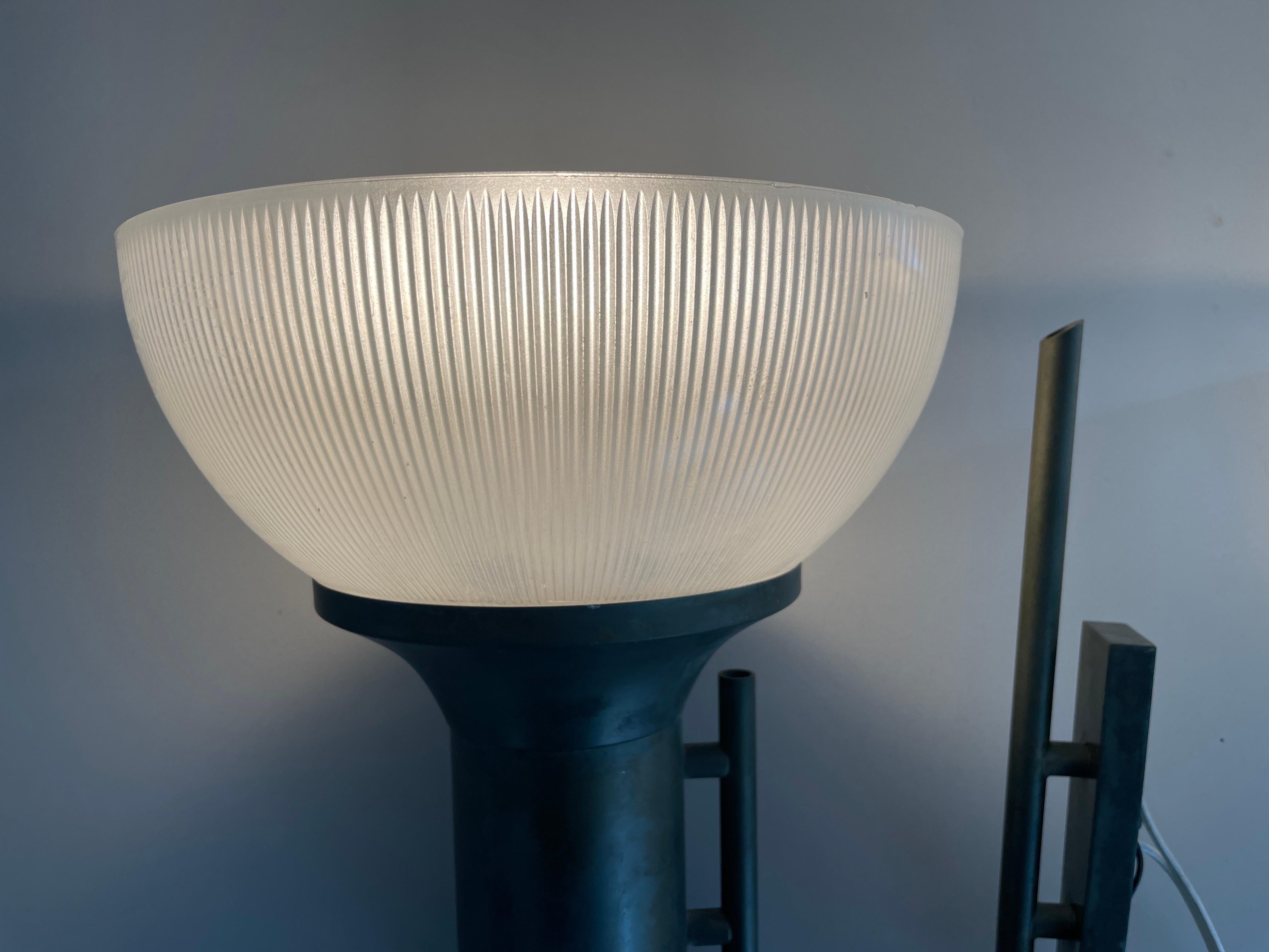 Coppia di lampade di tipo industriale in vetro, anni '50, Italia in vendita 13