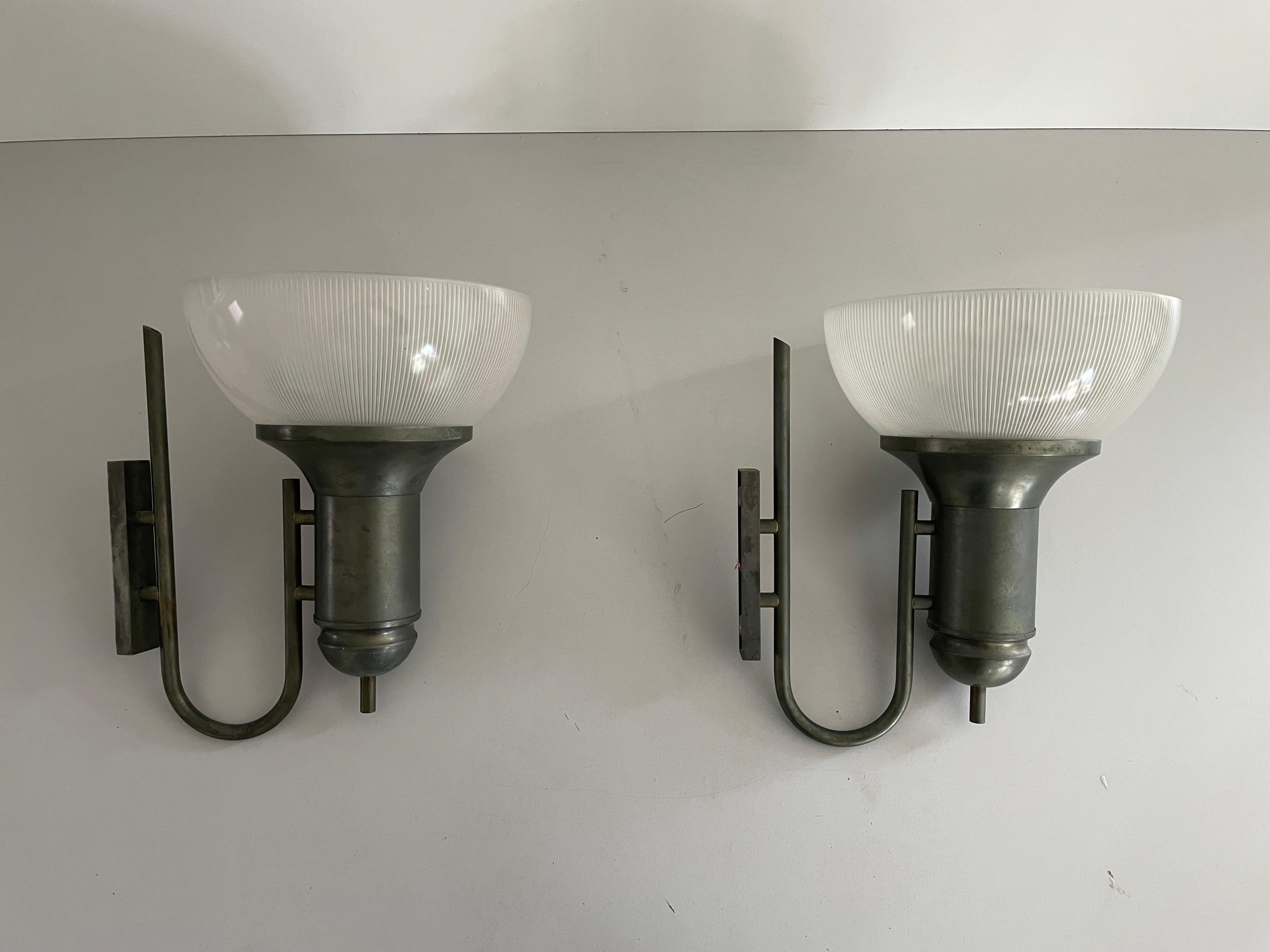 Mid-Century moderno Coppia di lampade di tipo industriale in vetro, anni '50, Italia in vendita
