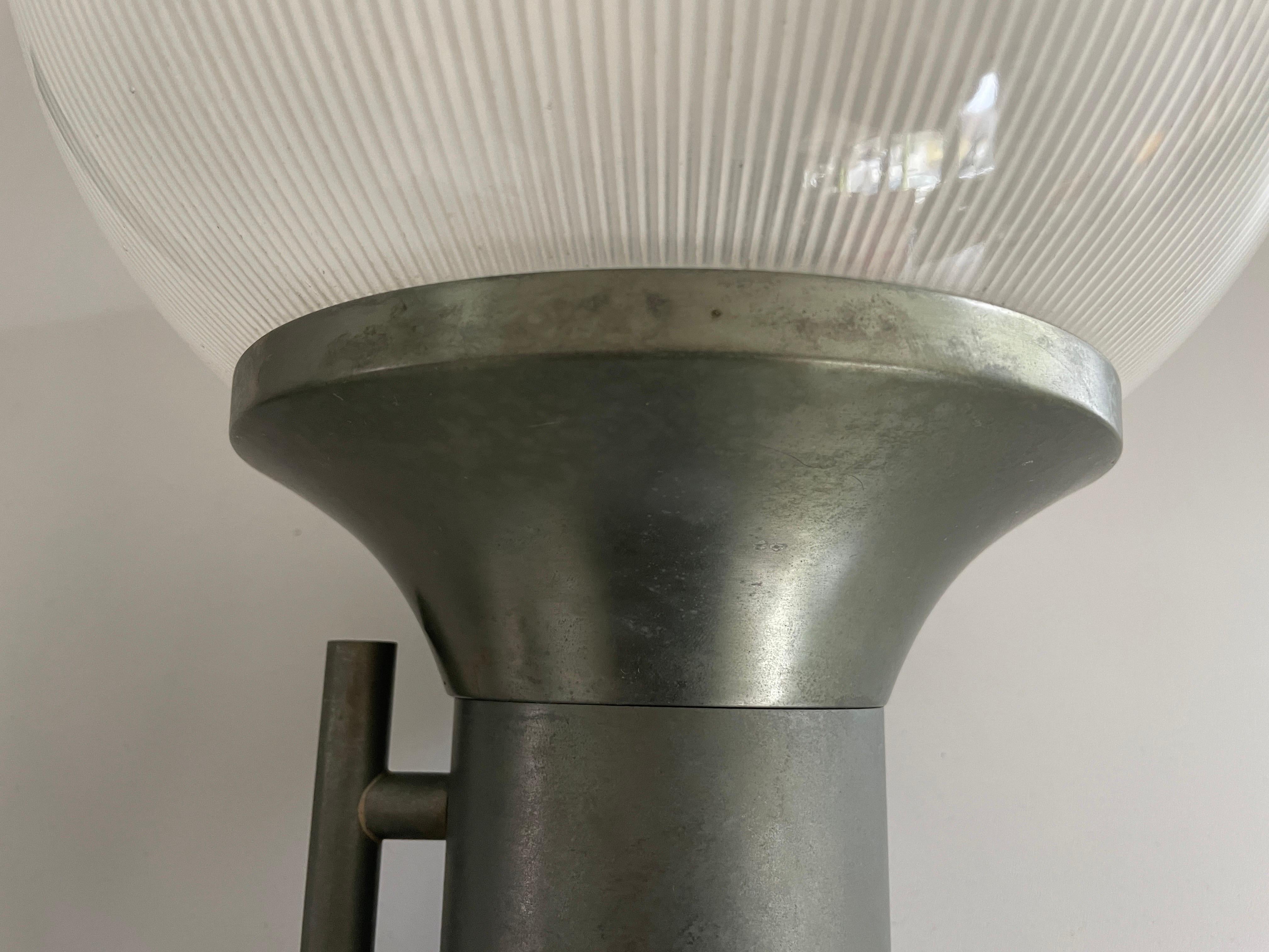 Coppia di lampade di tipo industriale in vetro, anni '50, Italia in vendita 1