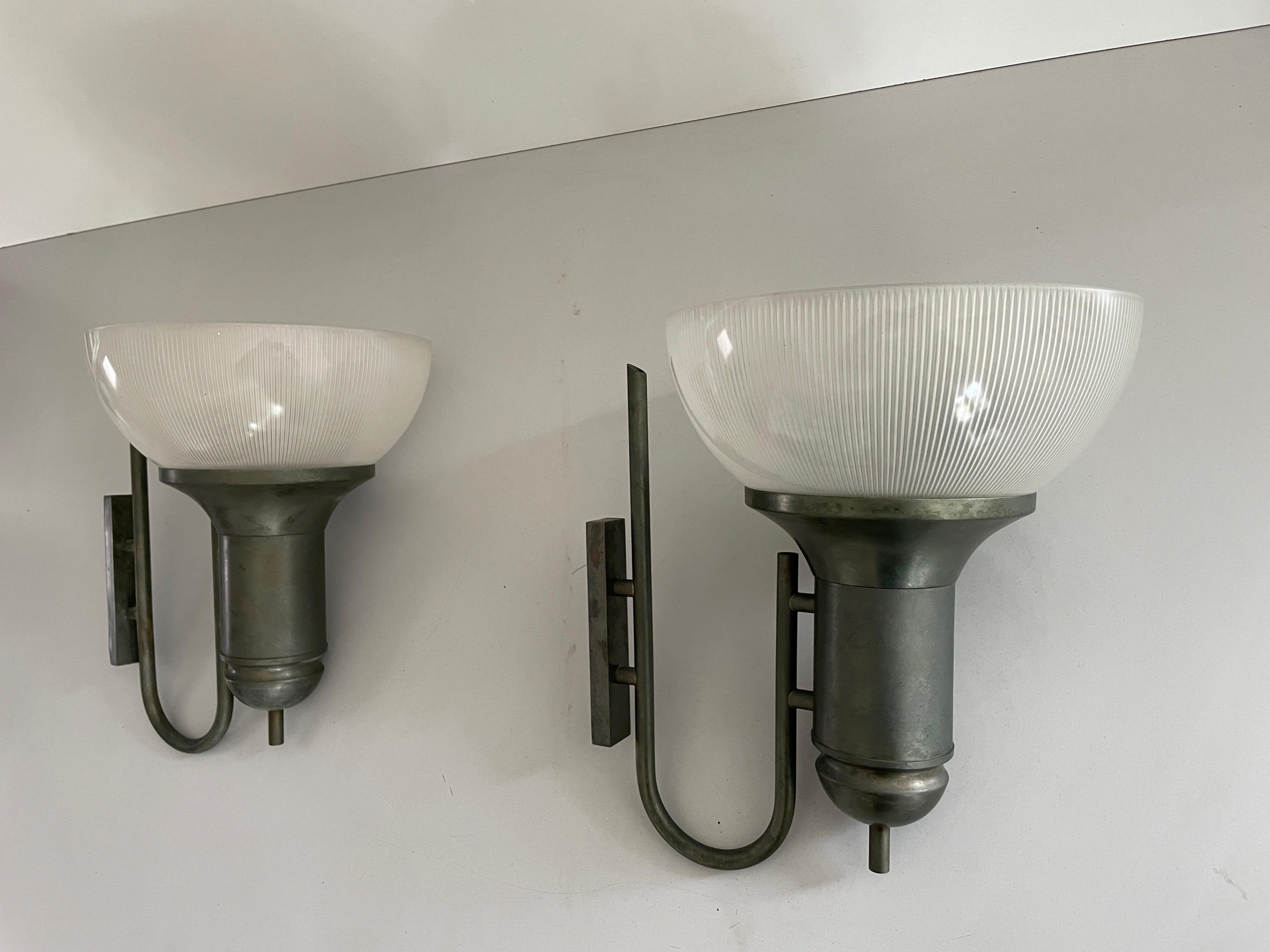 Coppia di lampade di tipo industriale in vetro, anni '50, Italia in vendita 2