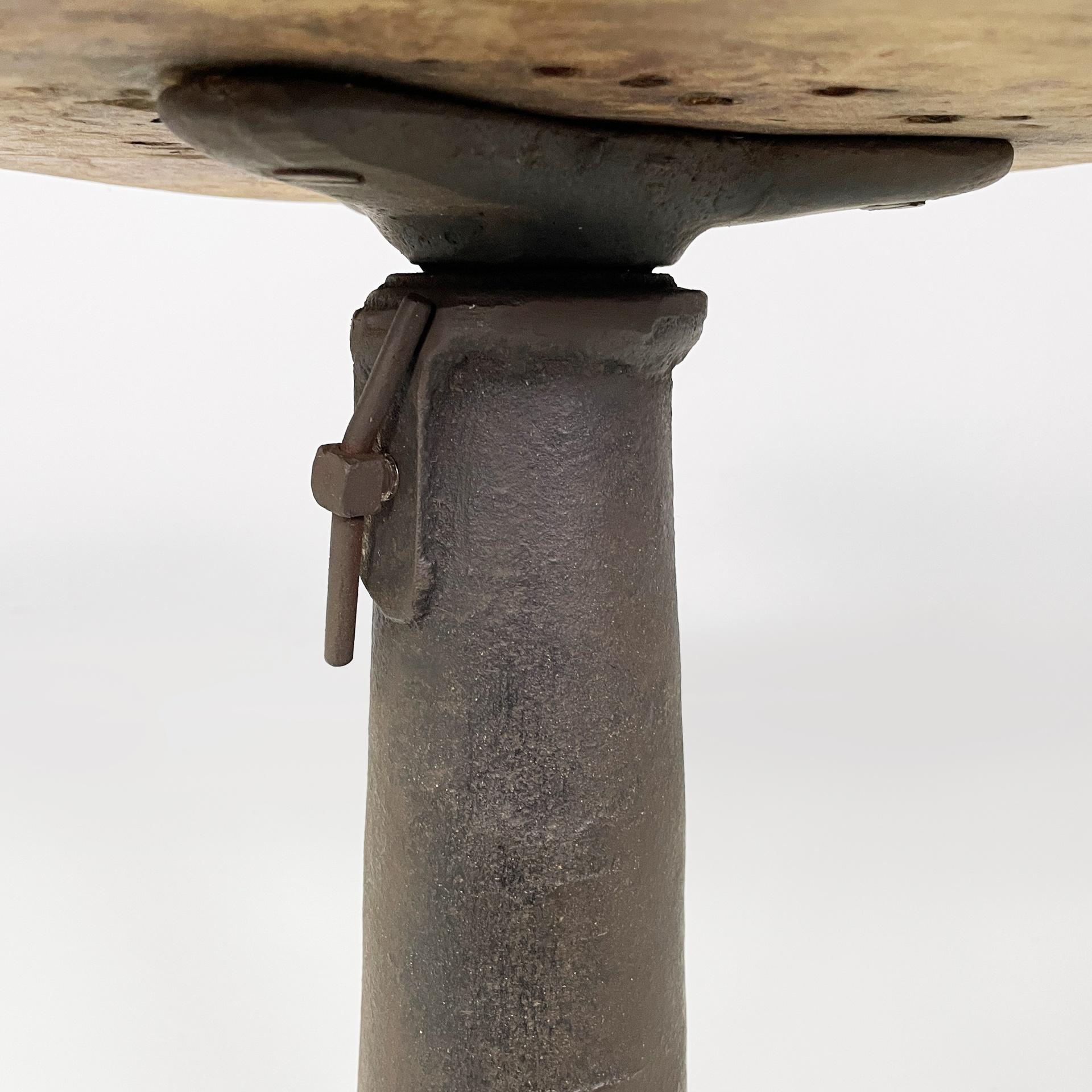 Italian industrial wood and cast iron stool by Singer, 1930s in vendita 1