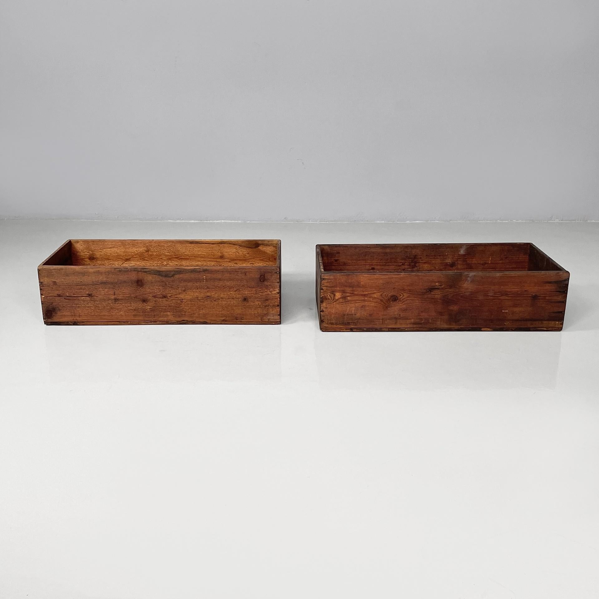 Italian industrial wooden rectangular crates or boxes, 1920s In Fair Condition For Sale In MIlano, IT