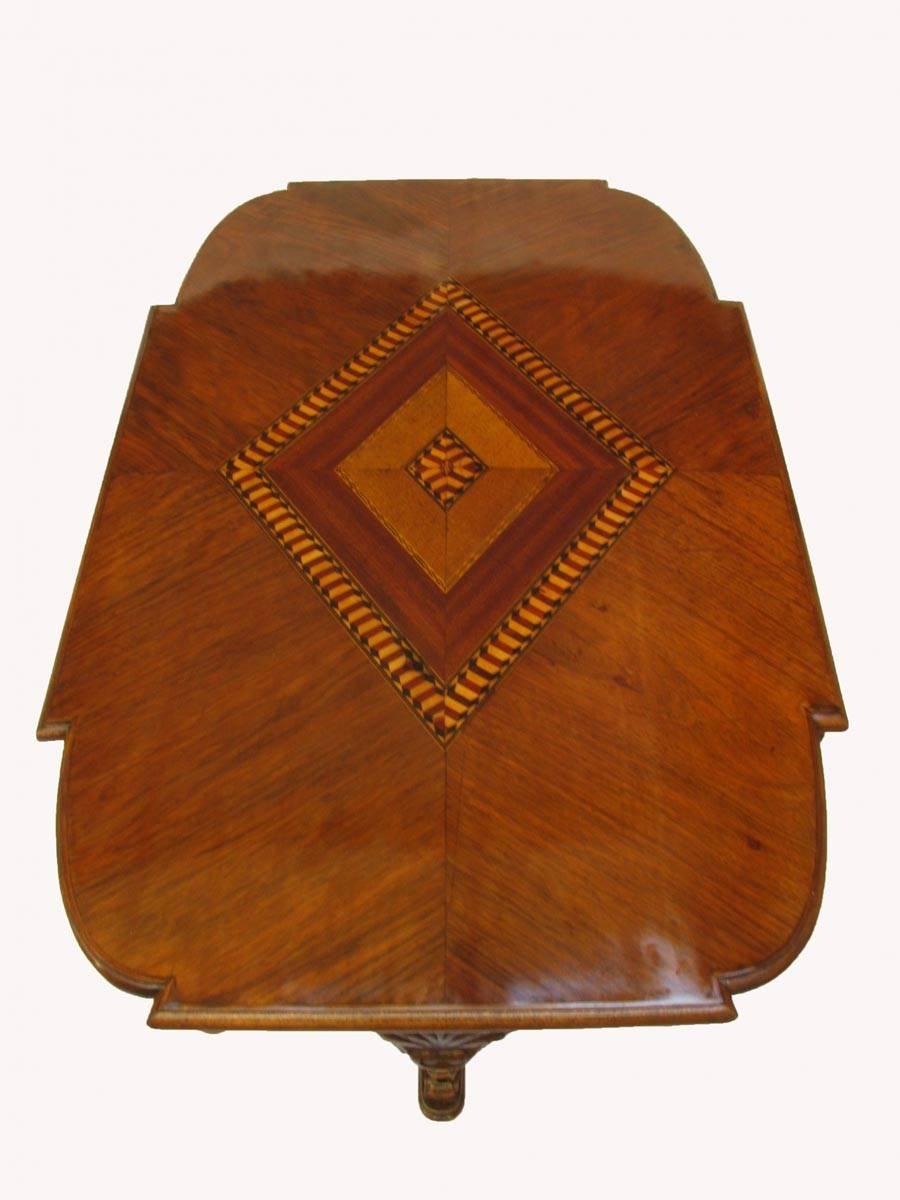 Italian Inlaid and Carved Walnut Centre Table 20th Century Gothic Revival In Good Condition In Milan, IT