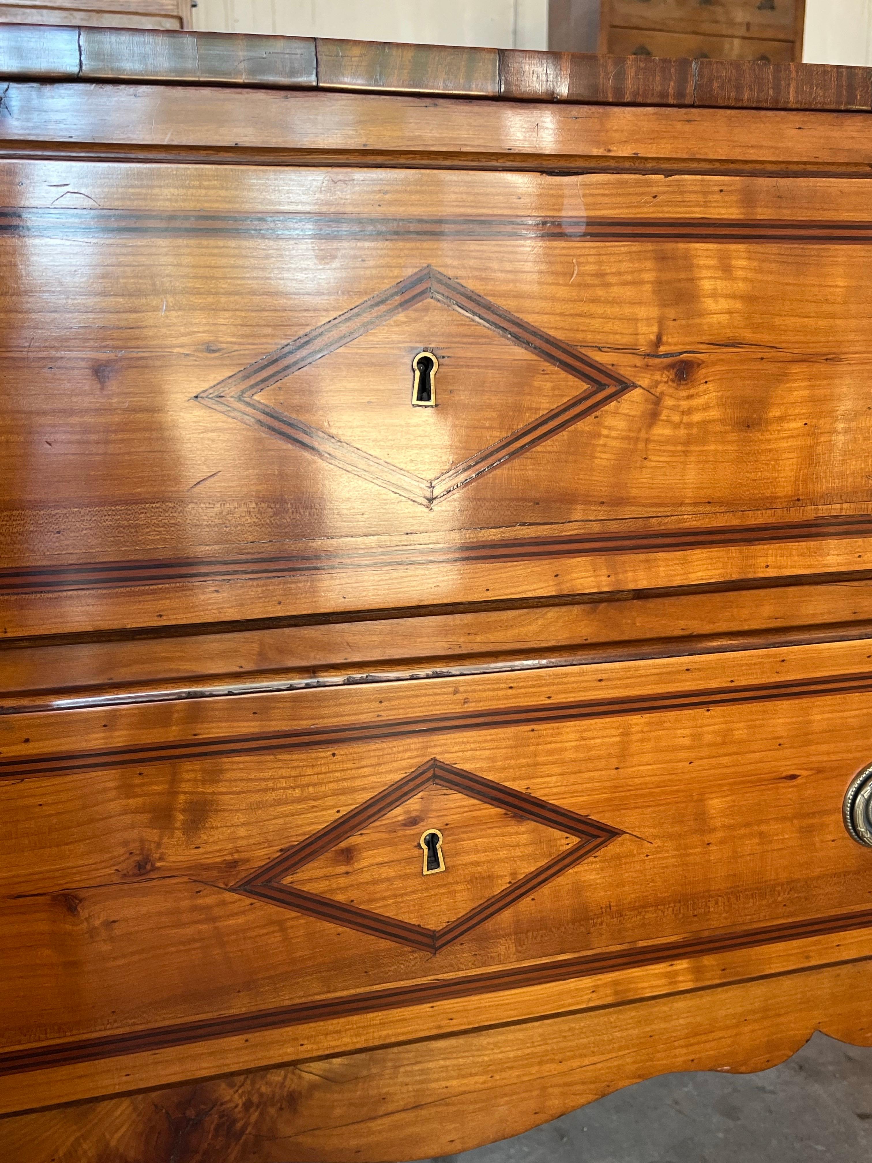 Commode / Cassettiera / Comò in ciliegio intarsiato italiano, XIX secolo in vendita 8