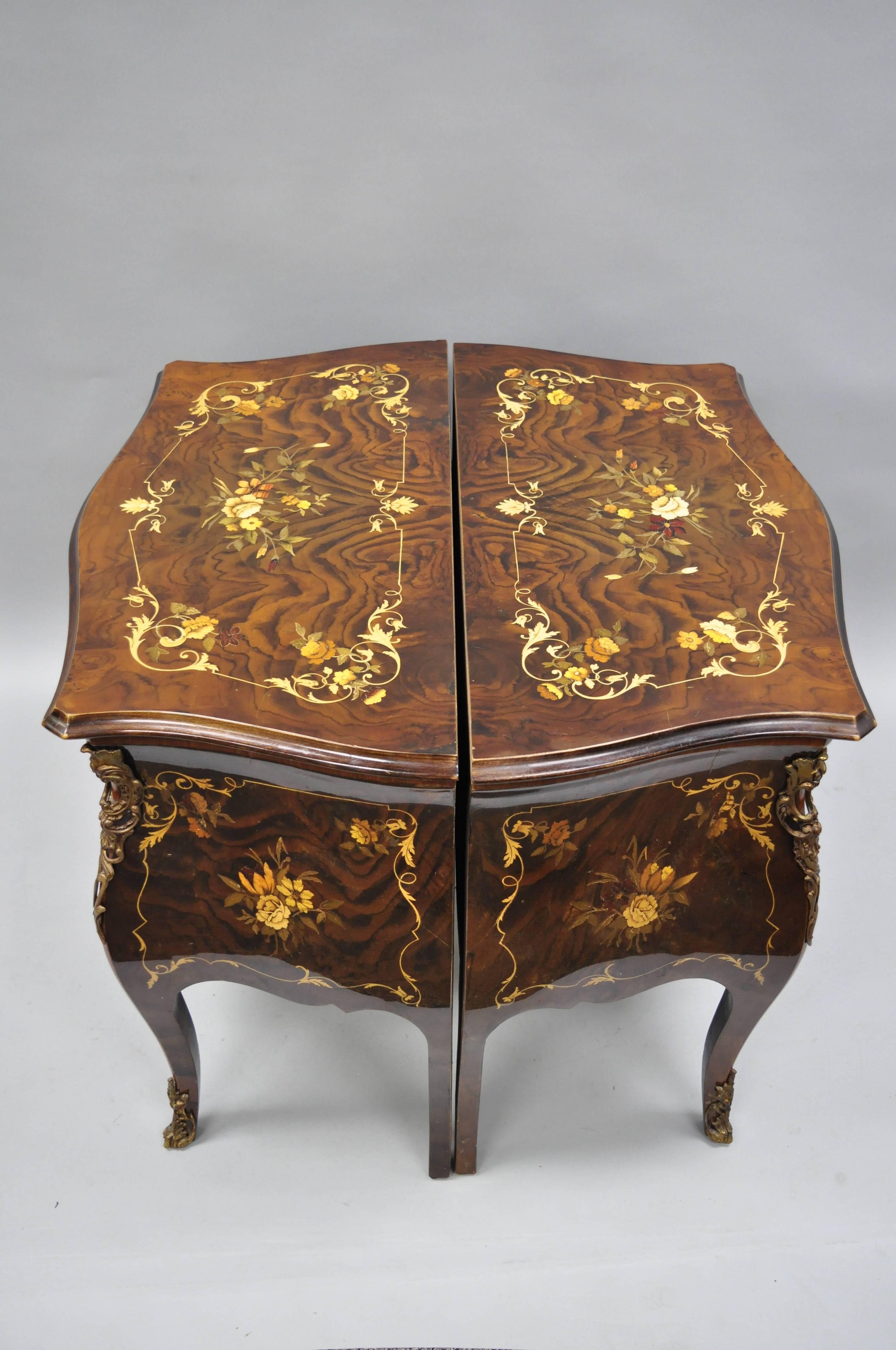 Late 20th Century Pair Italian Inlaid French Louis XV Bombe Nightstands Commode by Roma Furniture