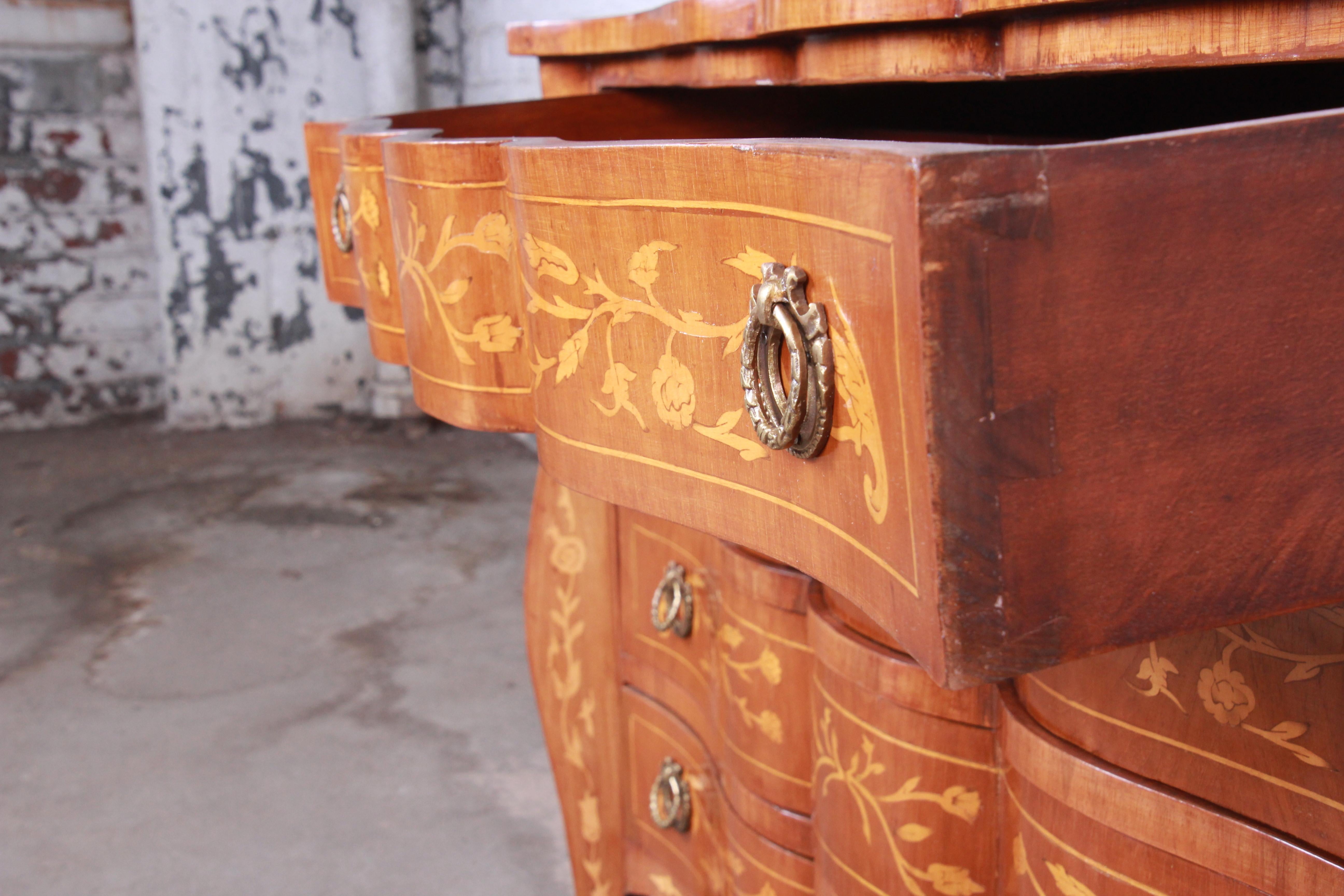Italian Inlaid Marquetry Mahogany Chest of Drawers or Commode, circa 1930s 6