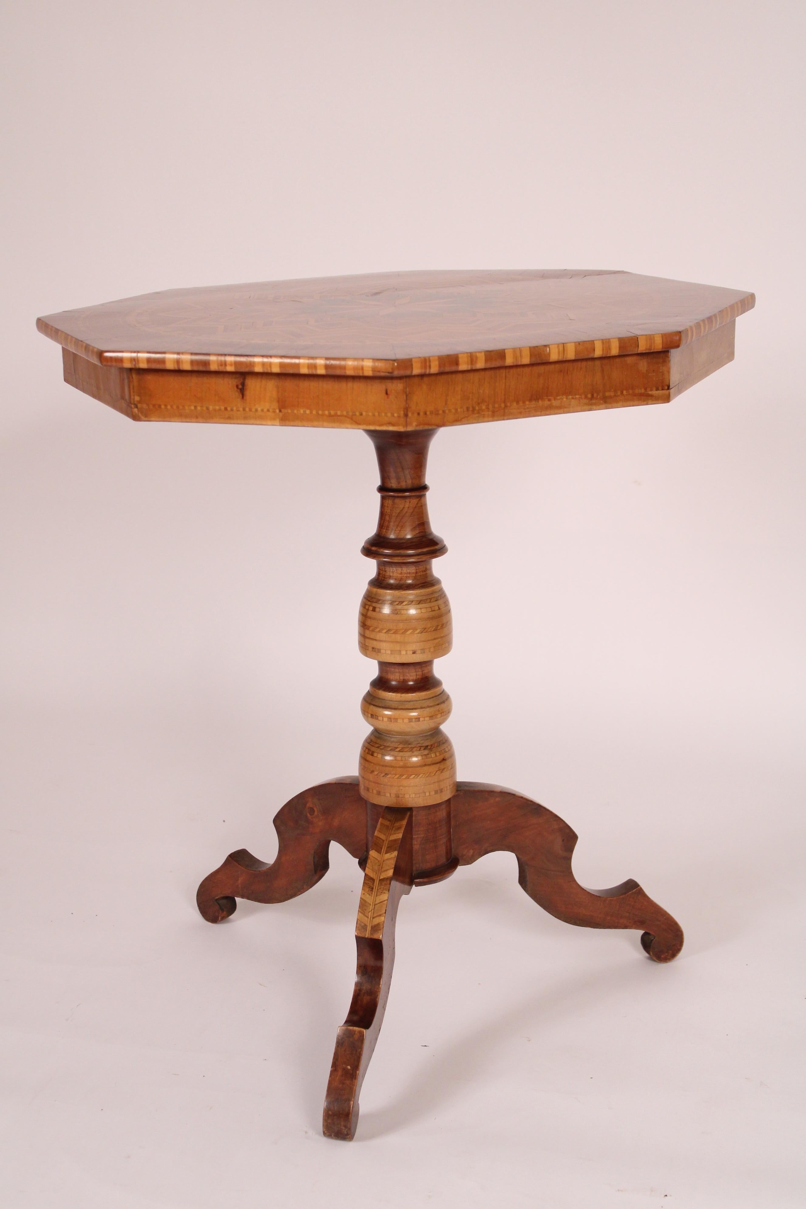 Italian Inlaid Side Table with an Octagonal Top In Good Condition For Sale In Laguna Beach, CA