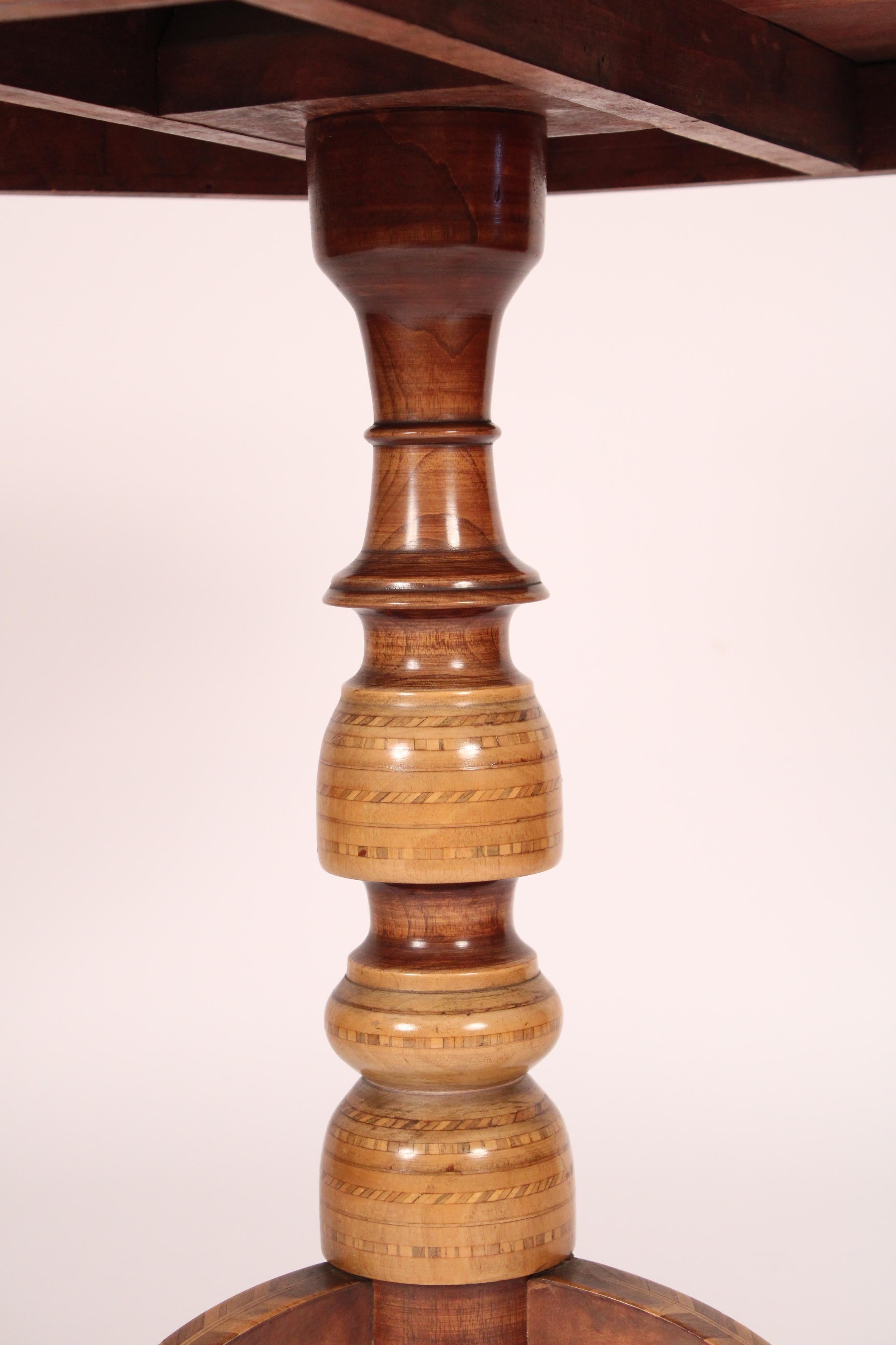 Italian Inlaid Side Table with an Octagonal Top For Sale 3