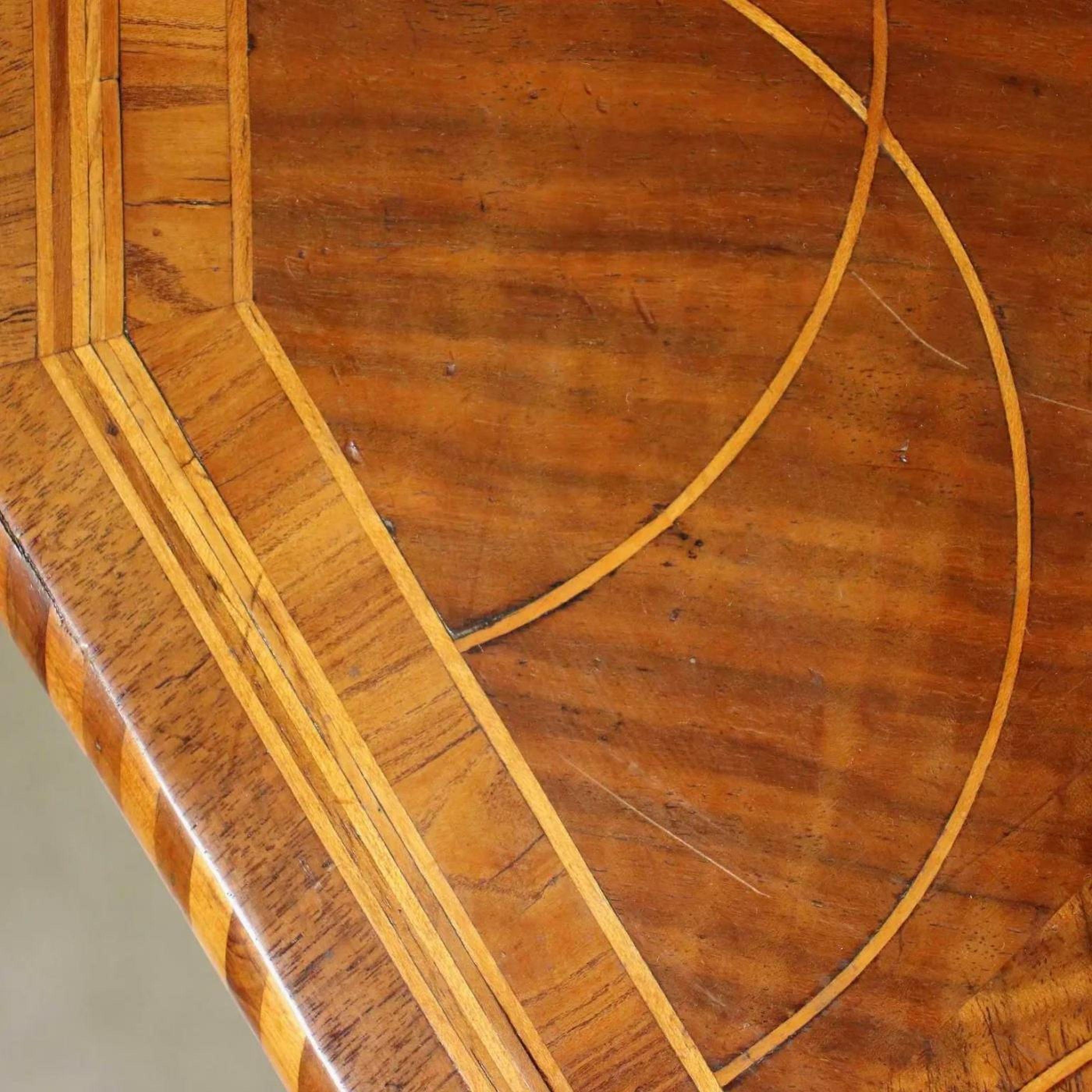 Tavolo intarsiato italiano - CIRCA 1800 in vendita 1