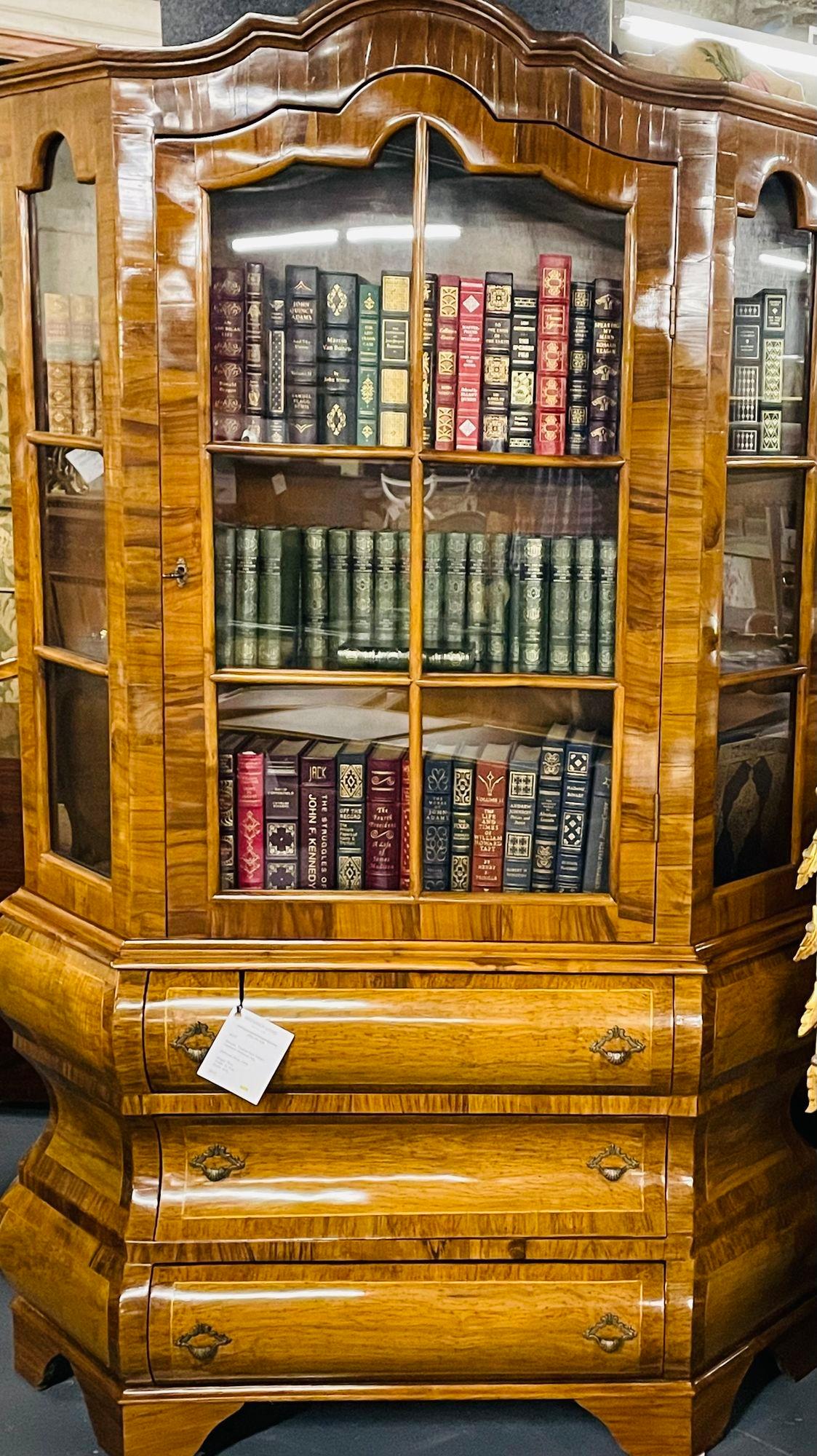 Armoire, bibliothèque, vitrine ou placard baroque italien en bois de ronce vénitien marqueté en vente 11