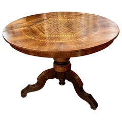 Table centrale italienne en noyer incrusté