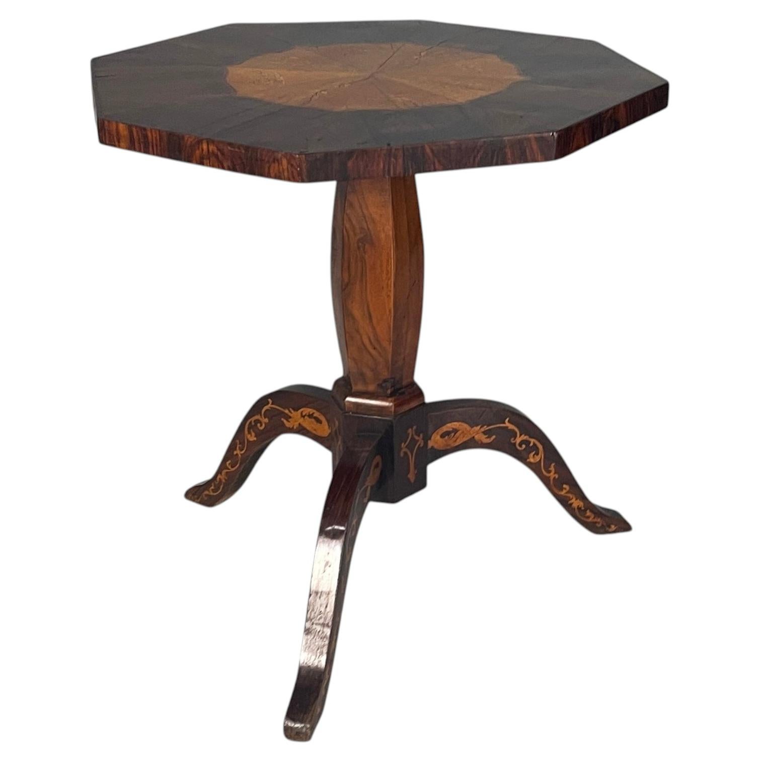 Tavolino da caffè ottagonale in legno intarsiato italiano, metà del 1800