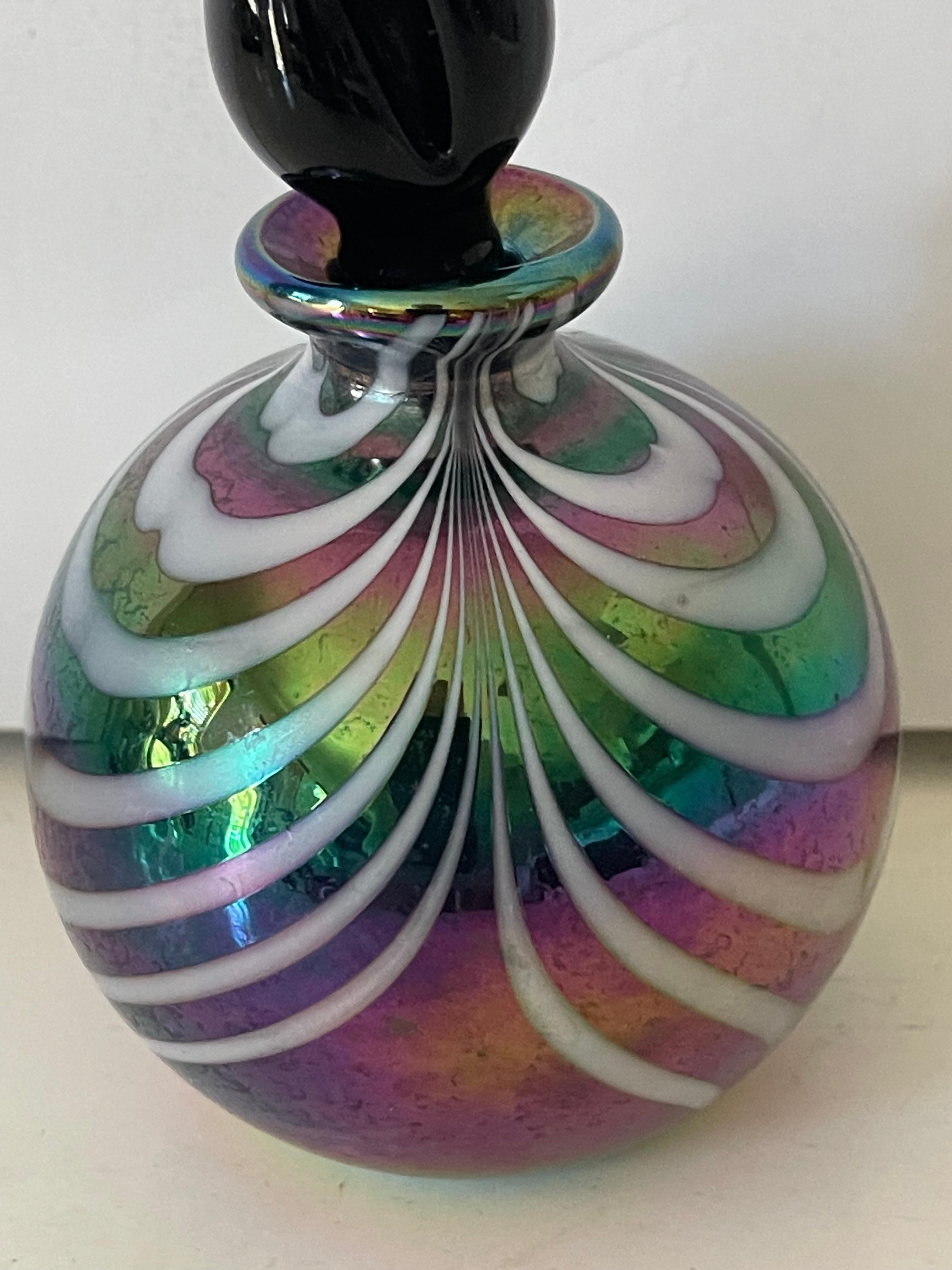 Mouvement esthétique Splendide  Flacon de parfum italien en verre irisé en vente