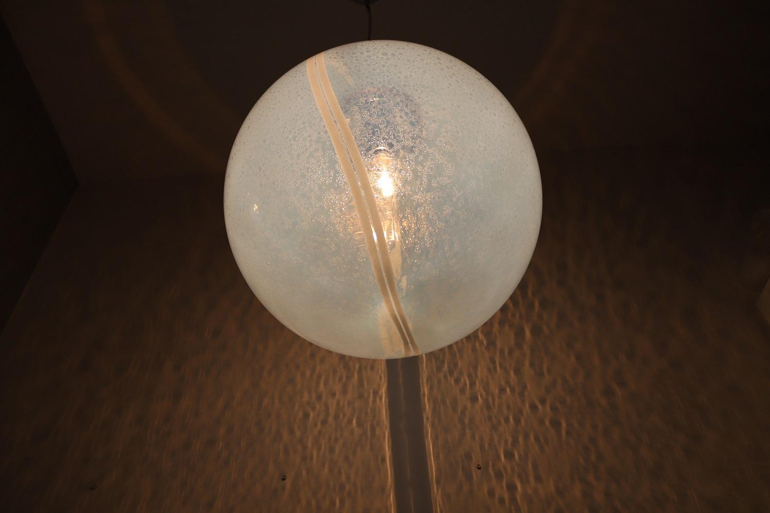 Italian Iridescent Murano Glass and Chrome Sphere Pendant Chandelier, 1970s In Good Condition In Morazzone, Varese