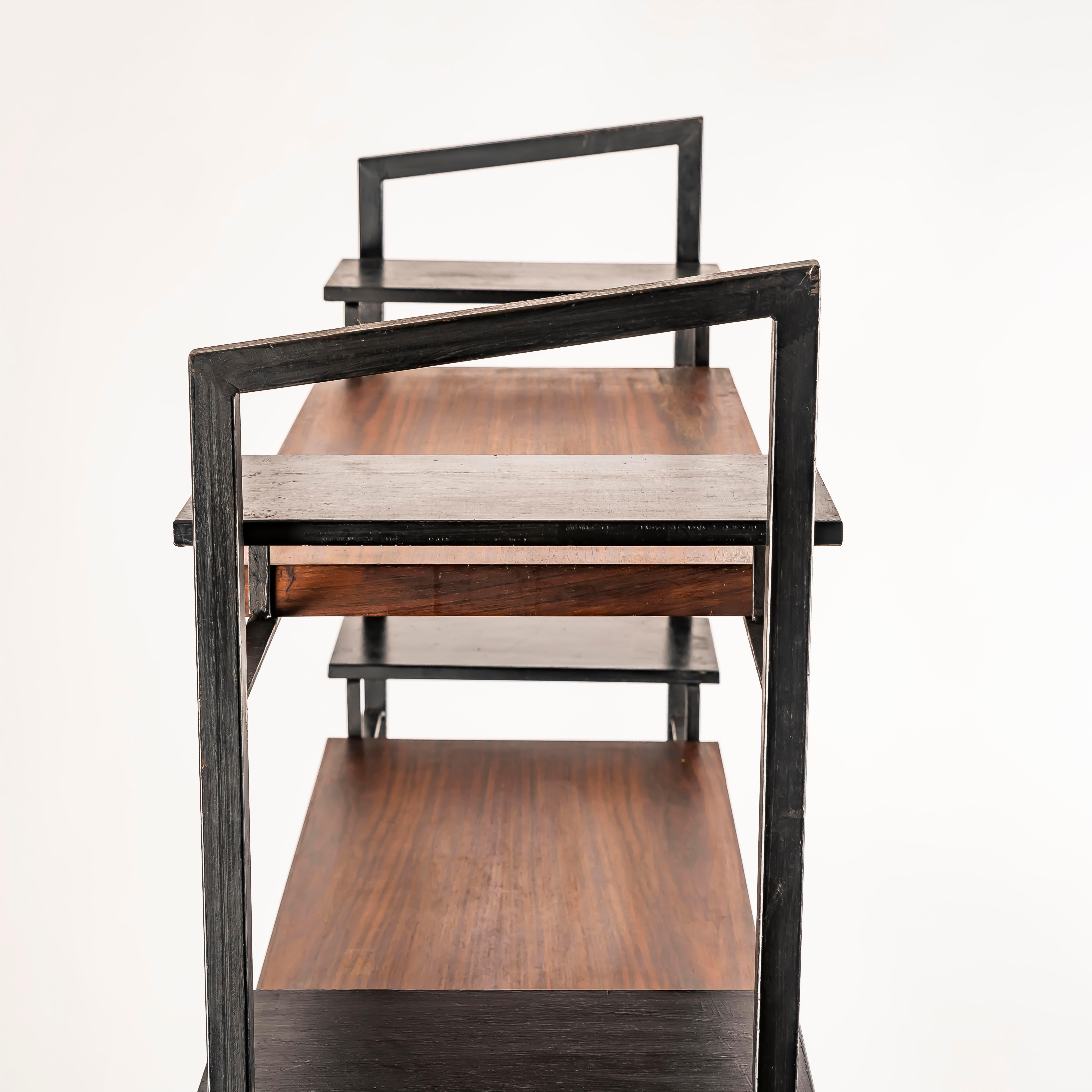 Mid-Century moderno Libreria italiana in ferro e Wood laccato, anni '50