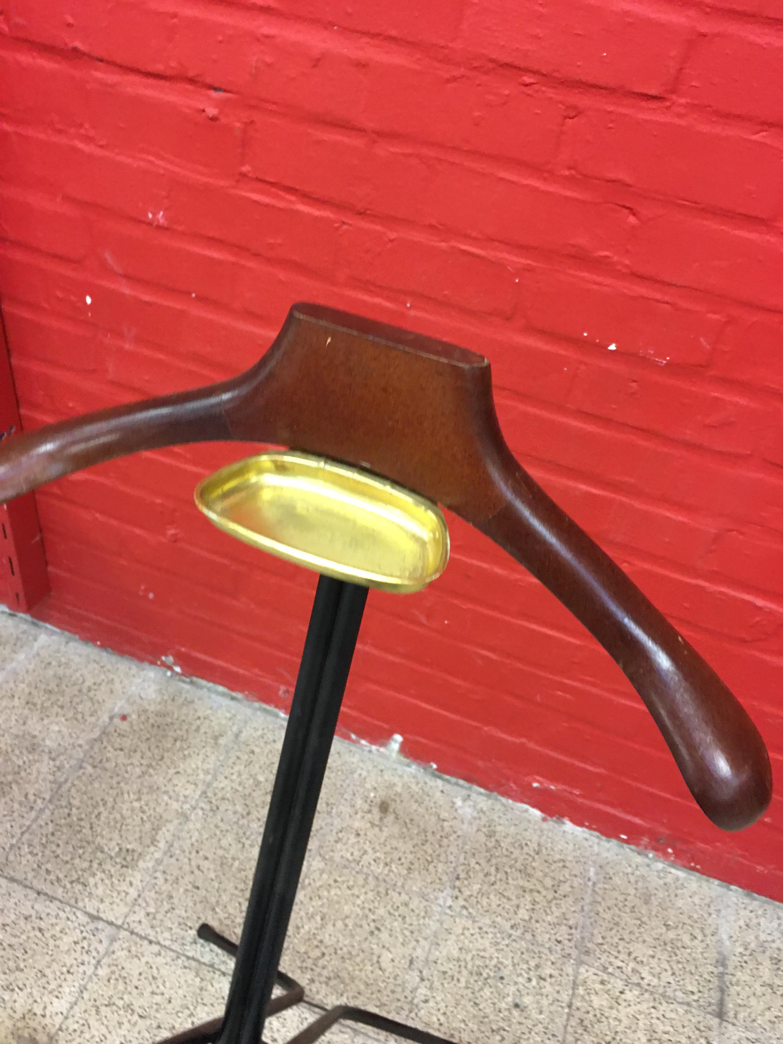Italian Iron Brass and Beechwood Valet, 1950s In Good Condition For Sale In Saint-Ouen, FR