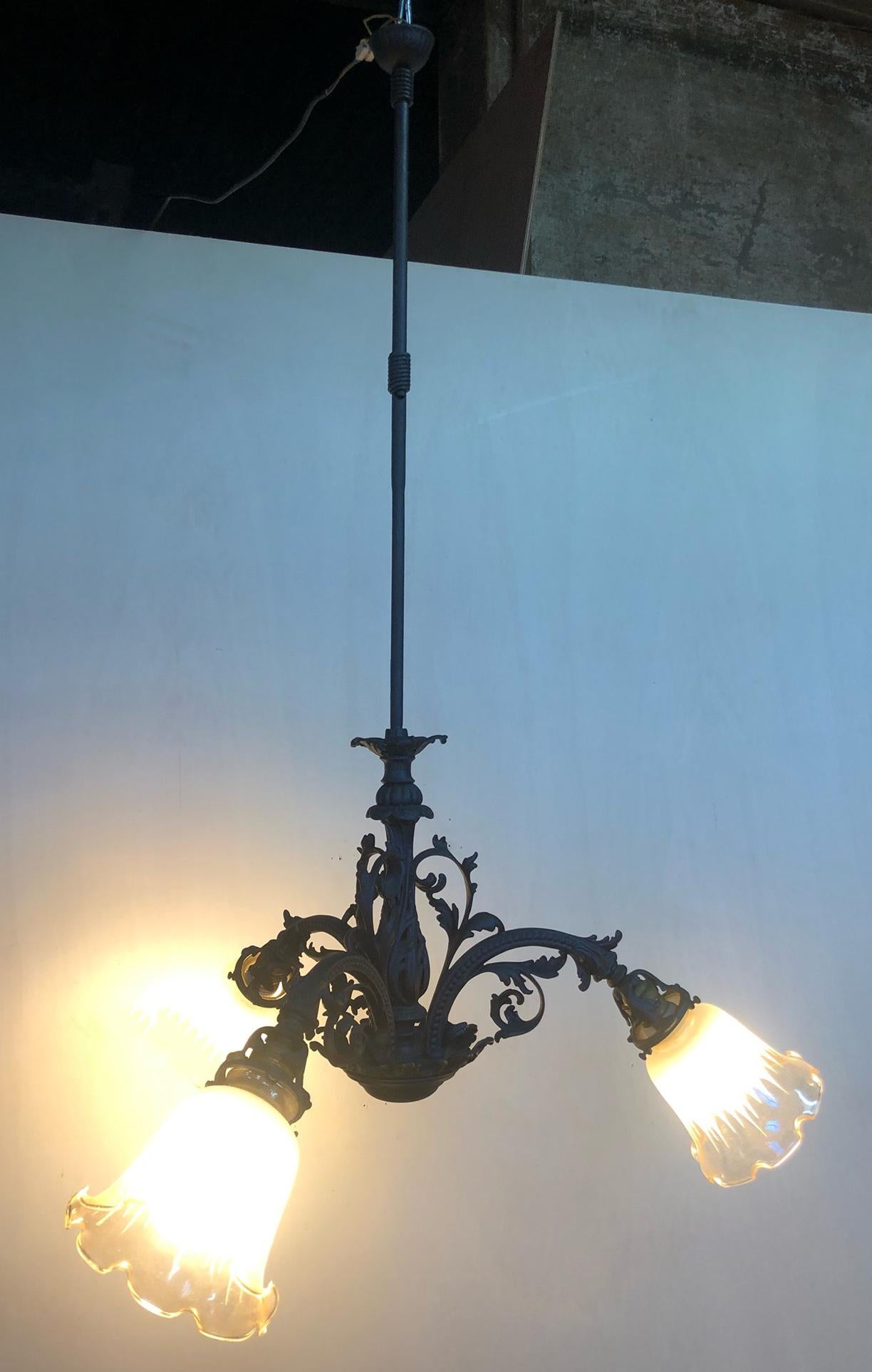 Italian Iron Chandelier with 3 Lights In Good Condition For Sale In Buggiano, IT