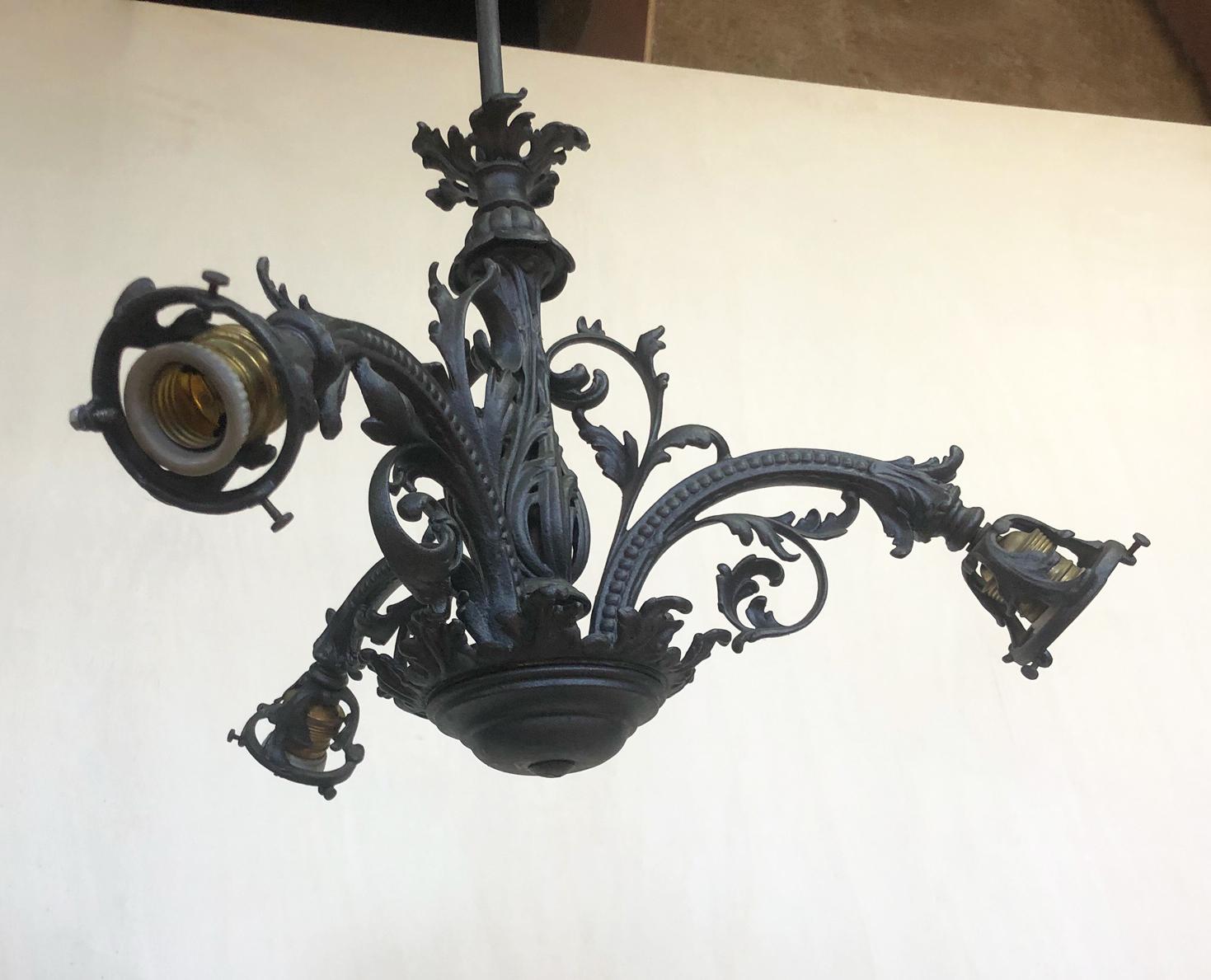 Late 20th Century Italian Iron Chandelier with 3 Lights For Sale