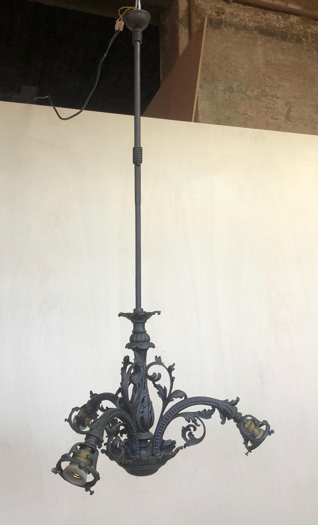 Italian Iron Chandelier with 3 Lights For Sale 1